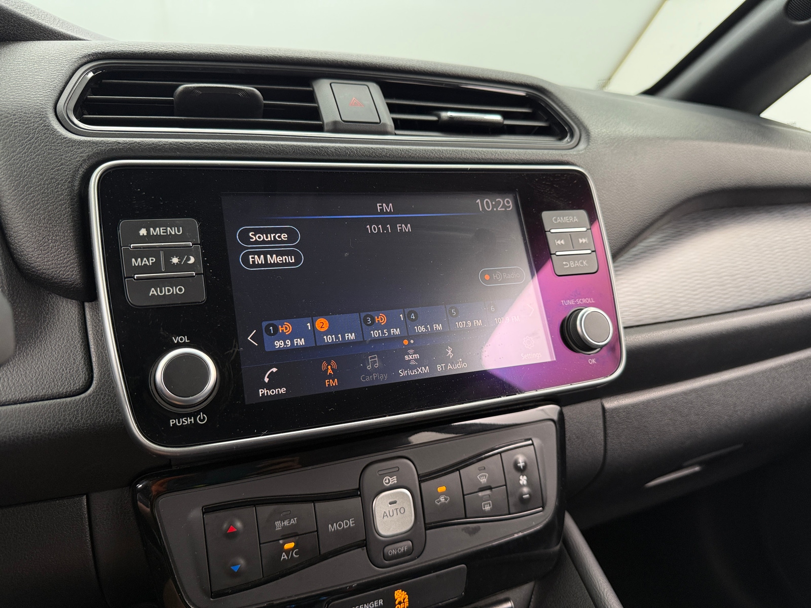 Thumbnail: 2020 Nissan Leaf - 3