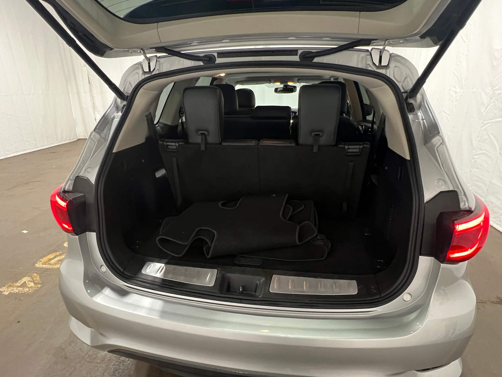 Thumbnail: 2019 INFINITI QX60 - 6