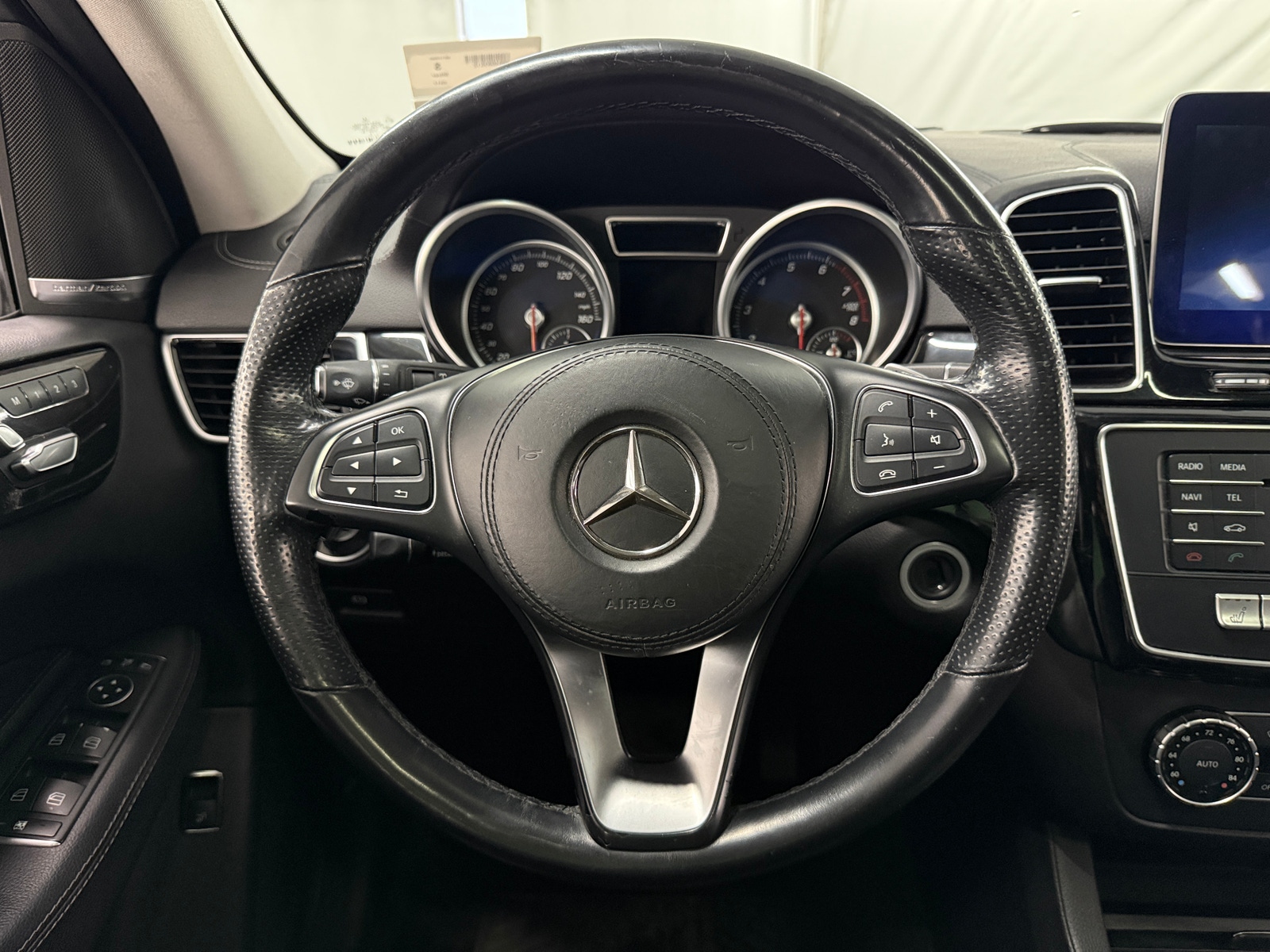 Thumbnail: 2017 Mercedes-Benz GLS - 4