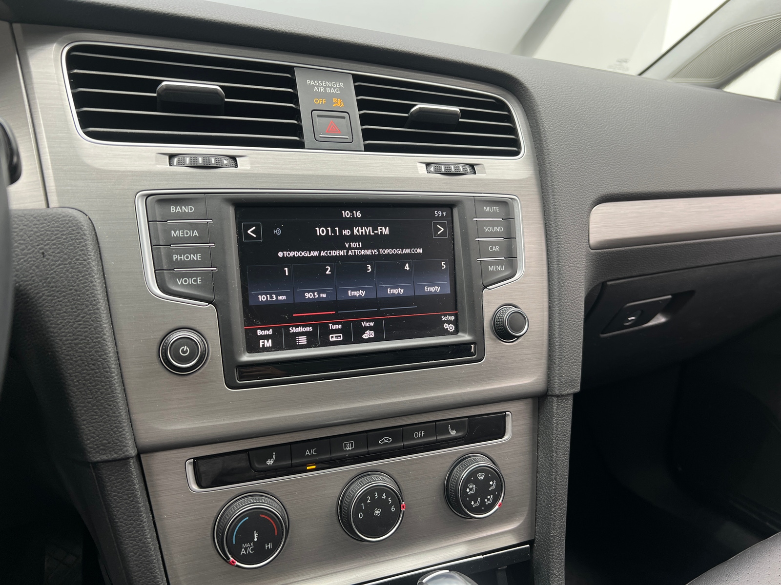 Thumbnail: 2016 Volkswagen e-Golf - 4