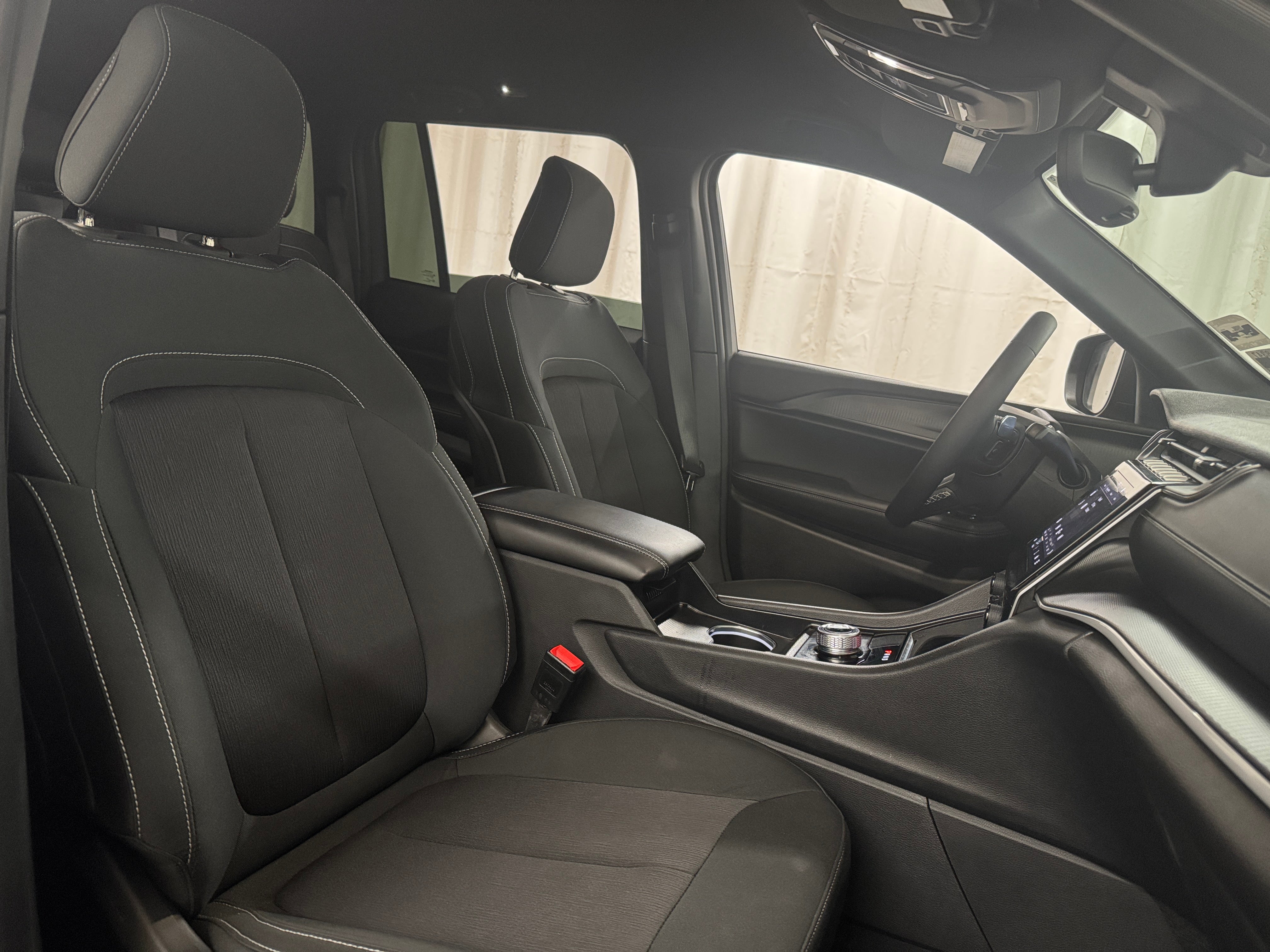 Image of 2024 Jeep Grand Cherokee Laredo