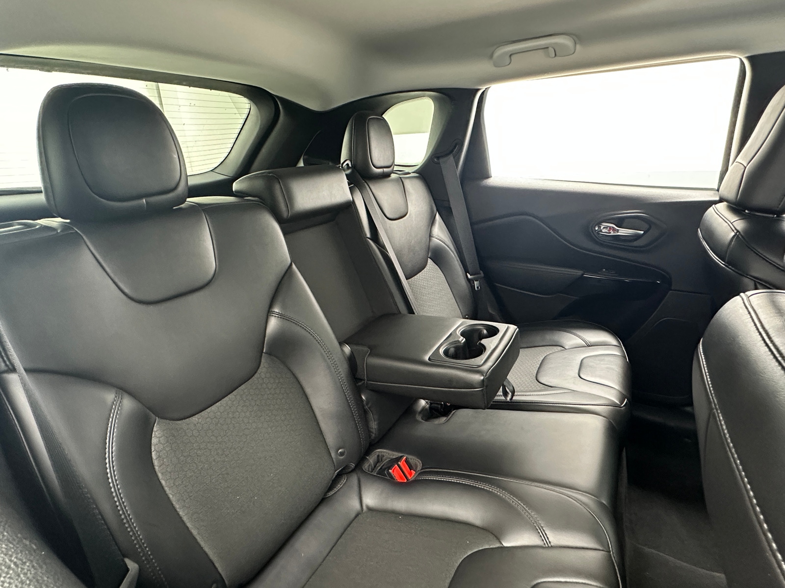 Thumbnail: 2019 Jeep Cherokee - 6