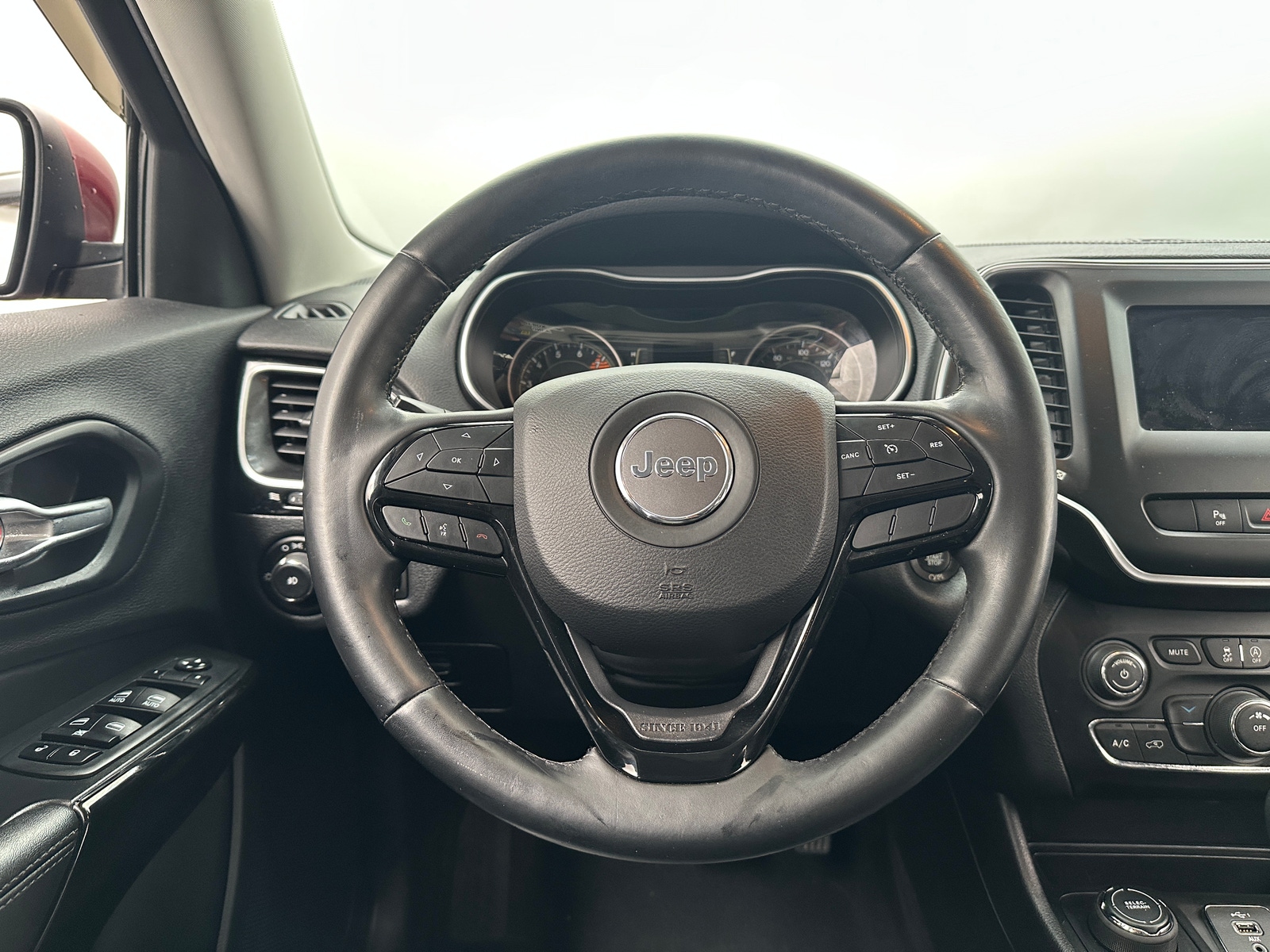 Thumbnail: 2019 Jeep Cherokee - 5