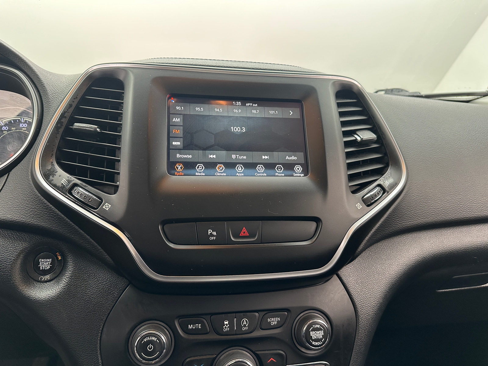 Thumbnail: 2019 Jeep Cherokee - 4