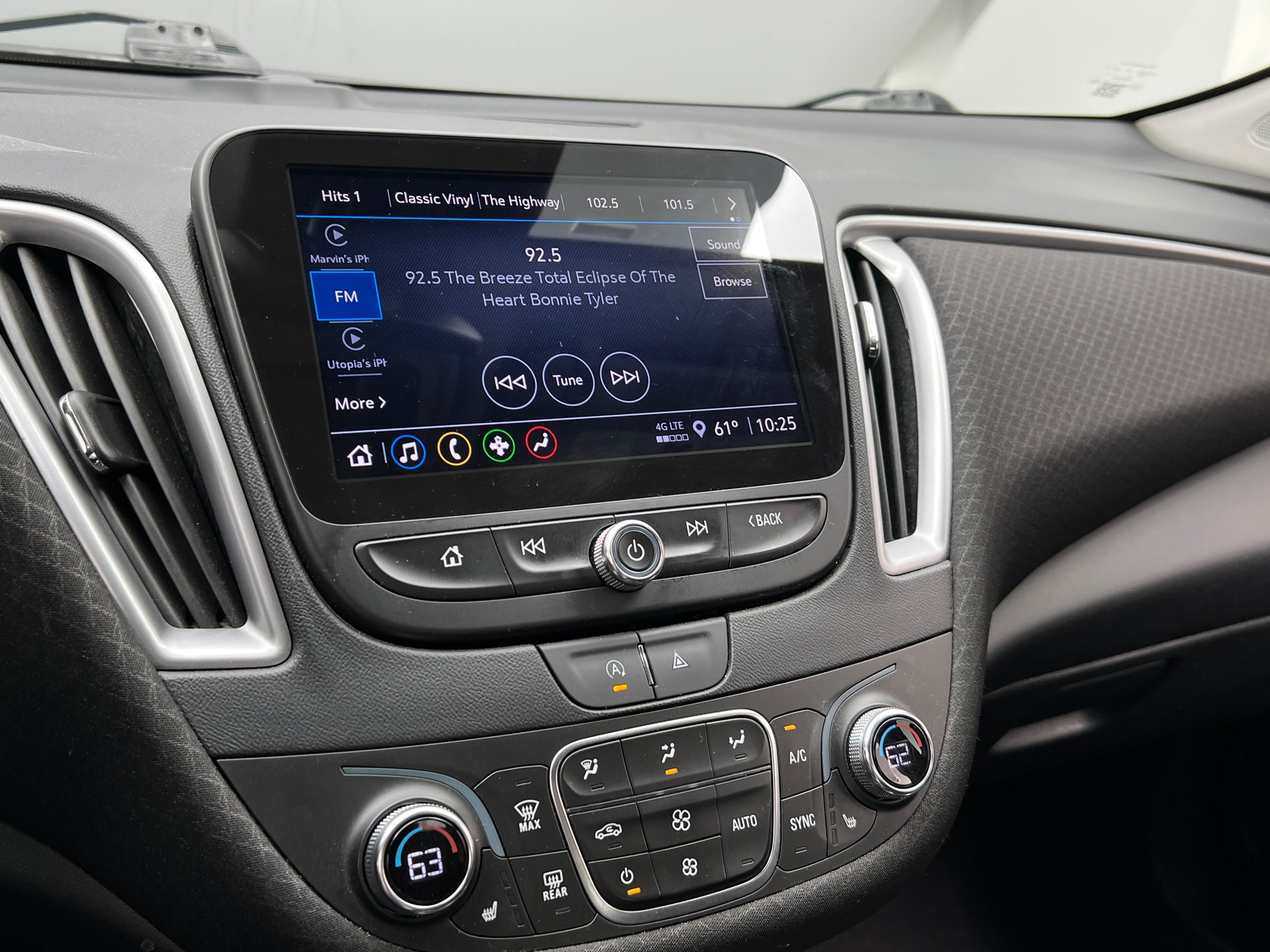 Thumbnail: 2023 Chevrolet Malibu - 4