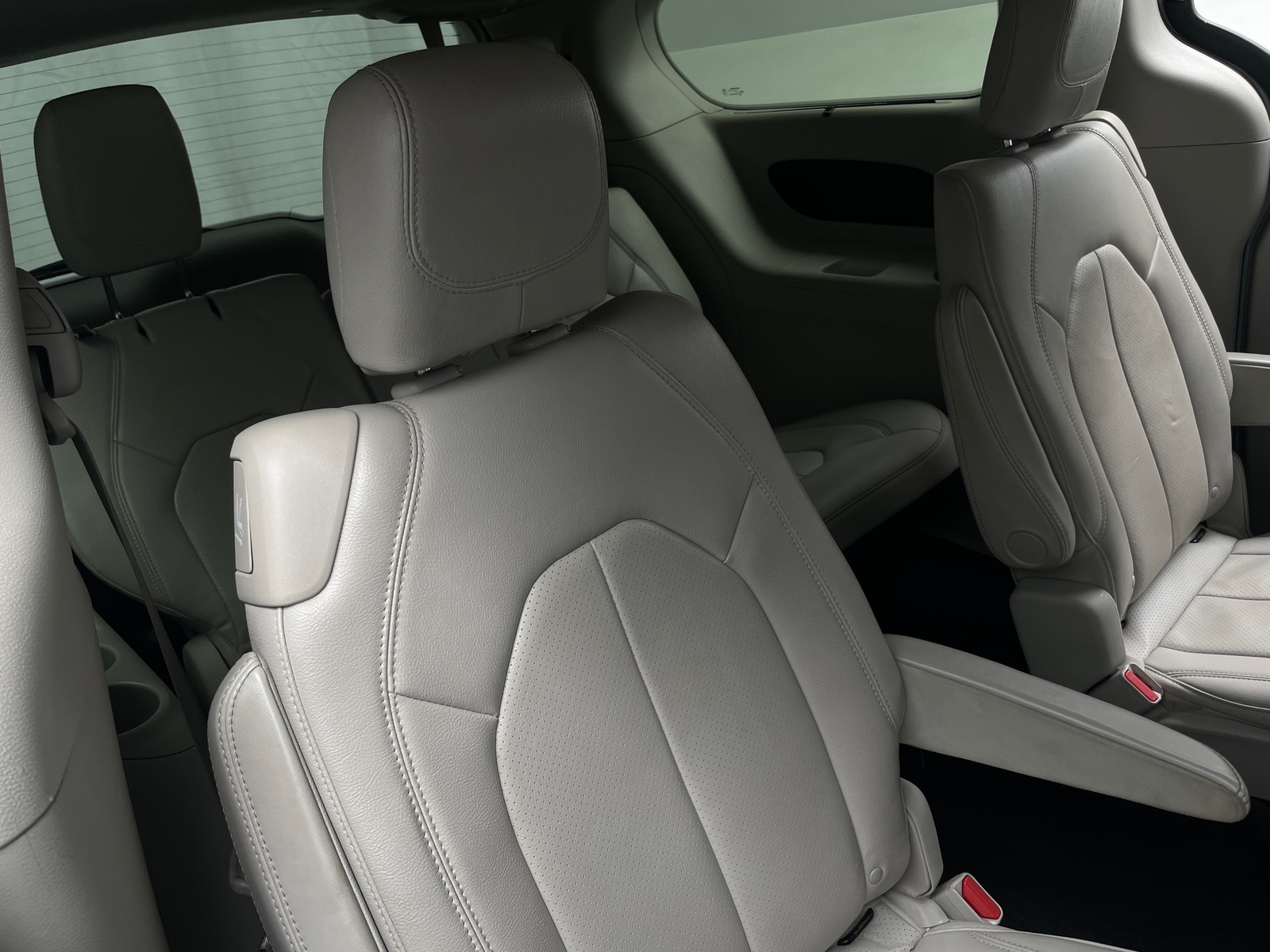 Thumbnail: 2017 Chrysler Pacifica - 6