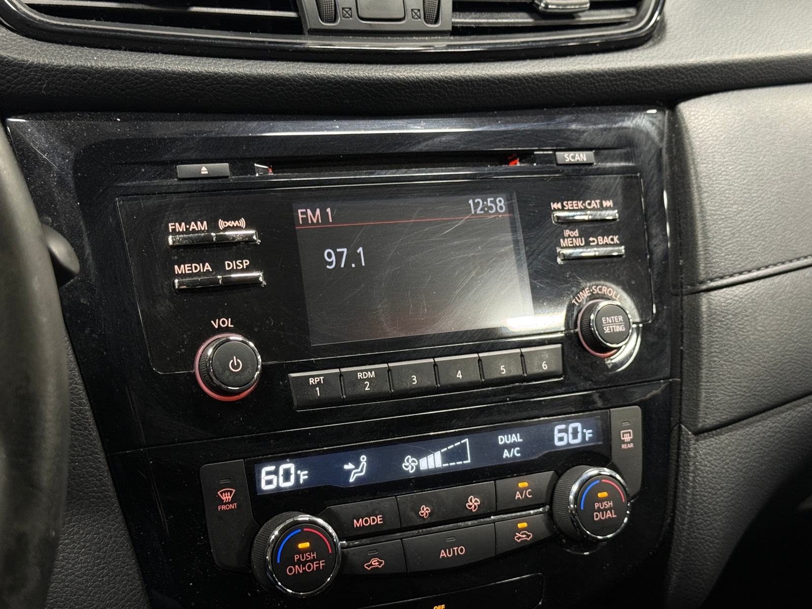 Thumbnail: 2017 Nissan Rogue - 4