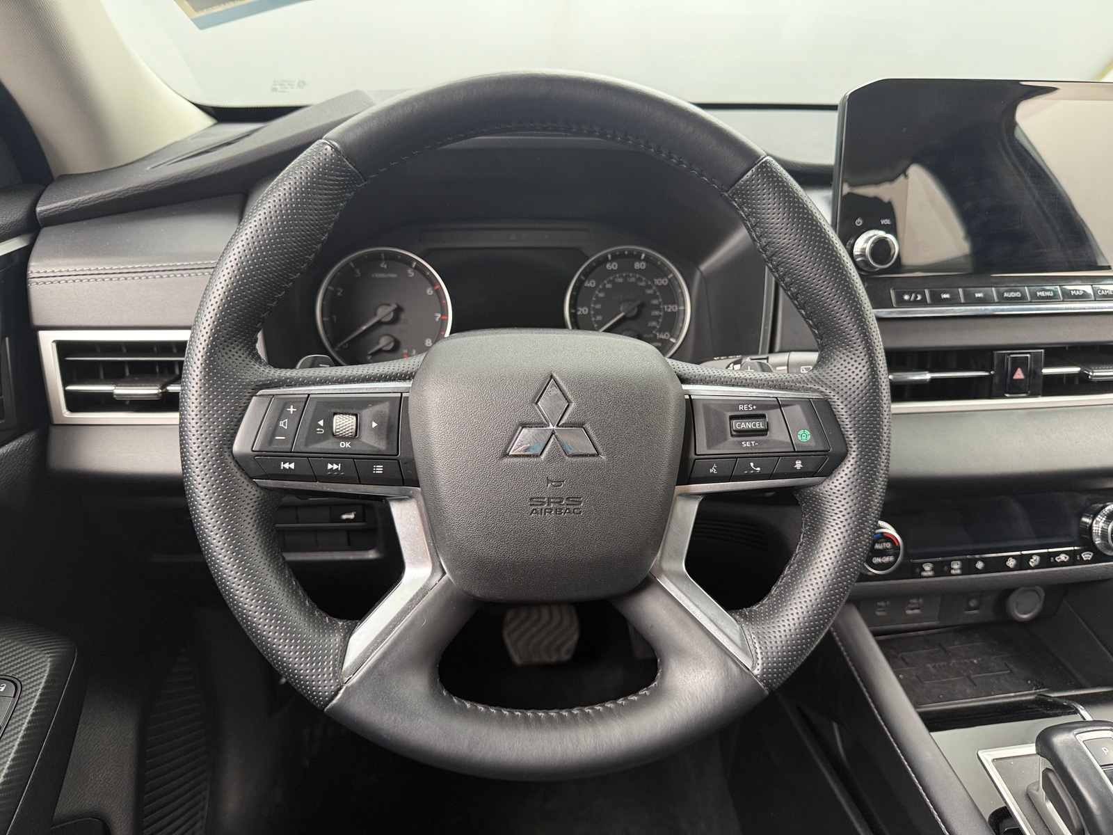 Thumbnail: 2024 Mitsubishi Outlander - 4