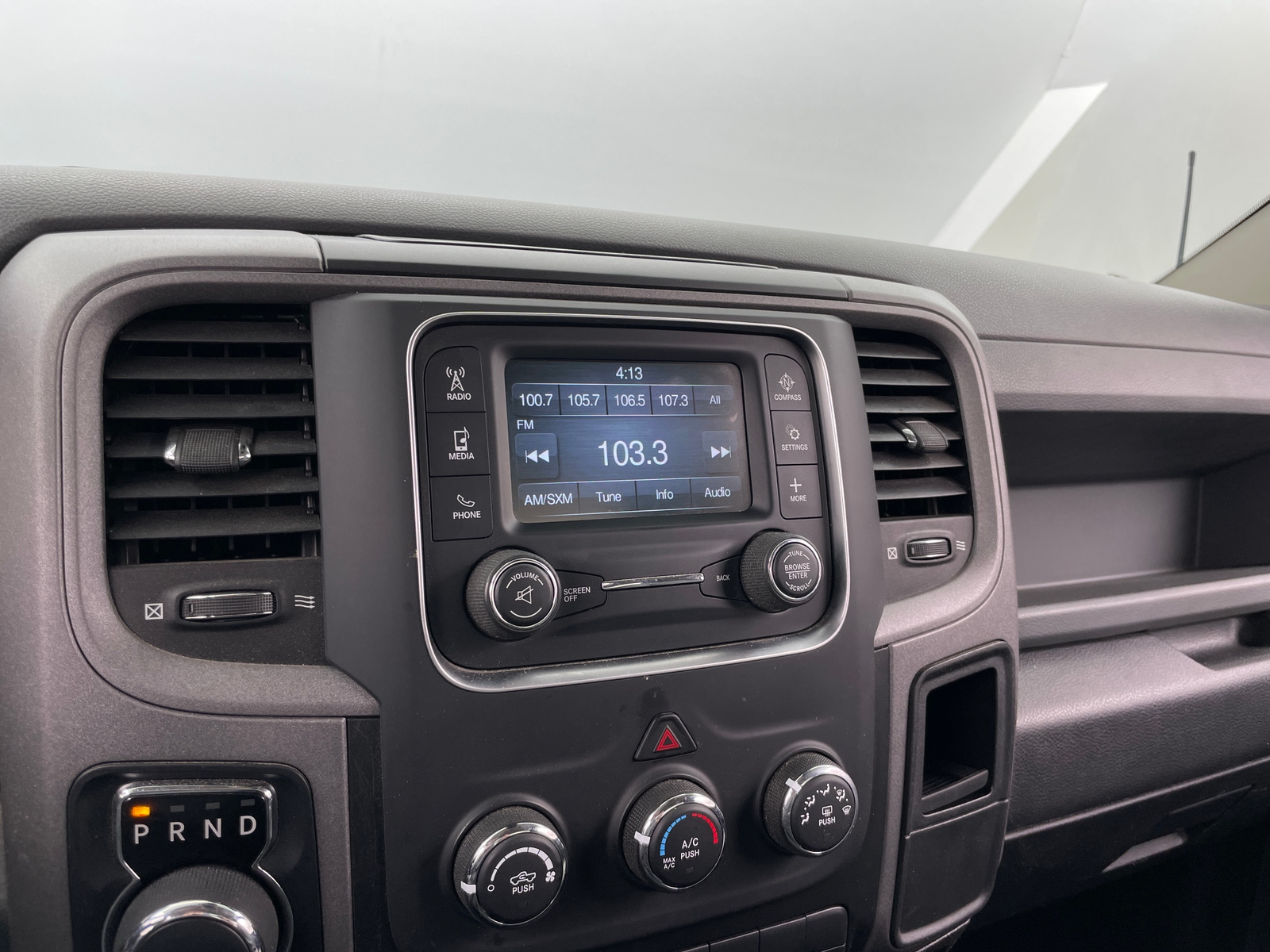 Thumbnail: 2019 RAM 1500 Classic - 3