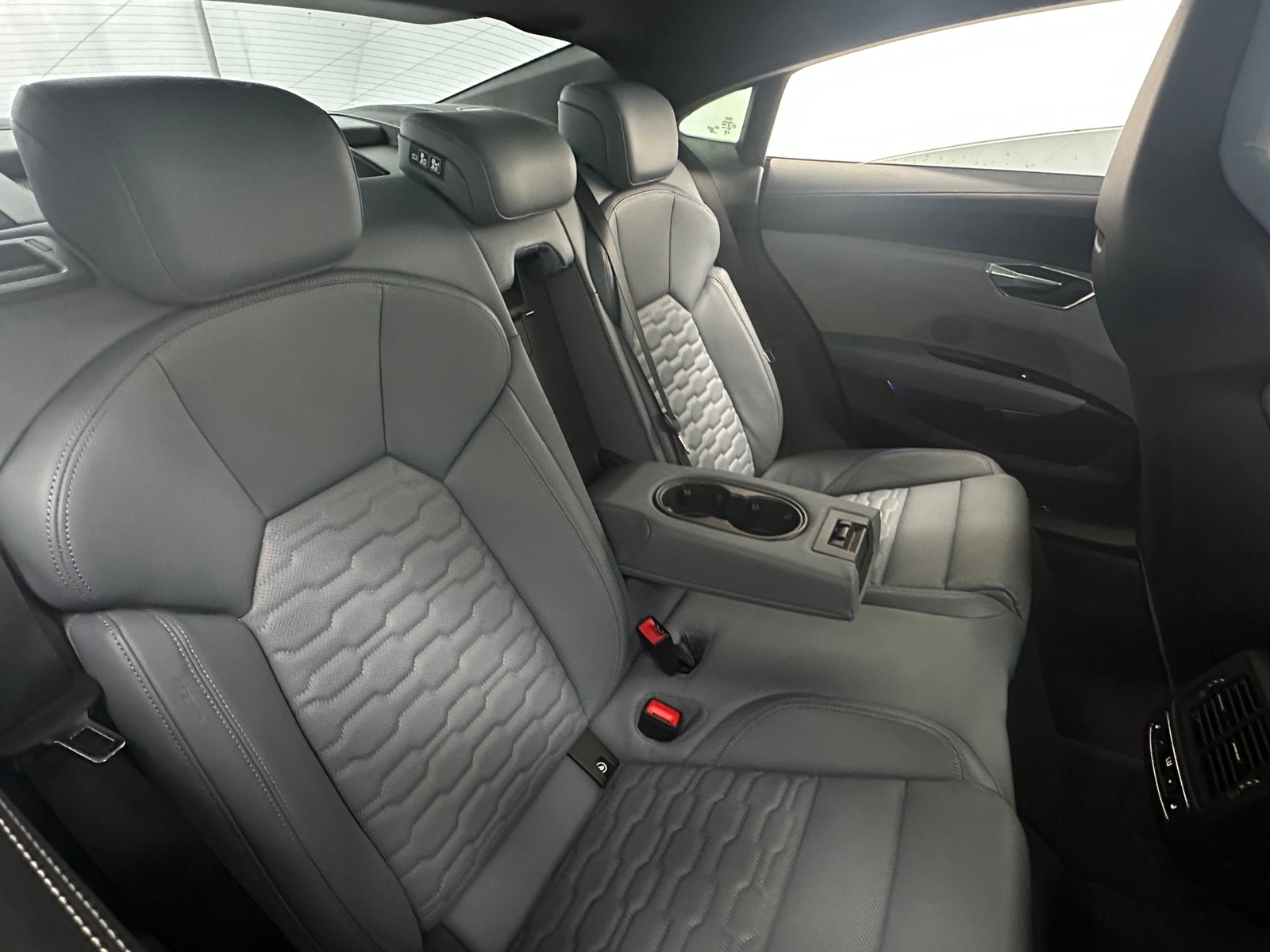 Thumbnail: 2023 Audi e-tron GT - 5