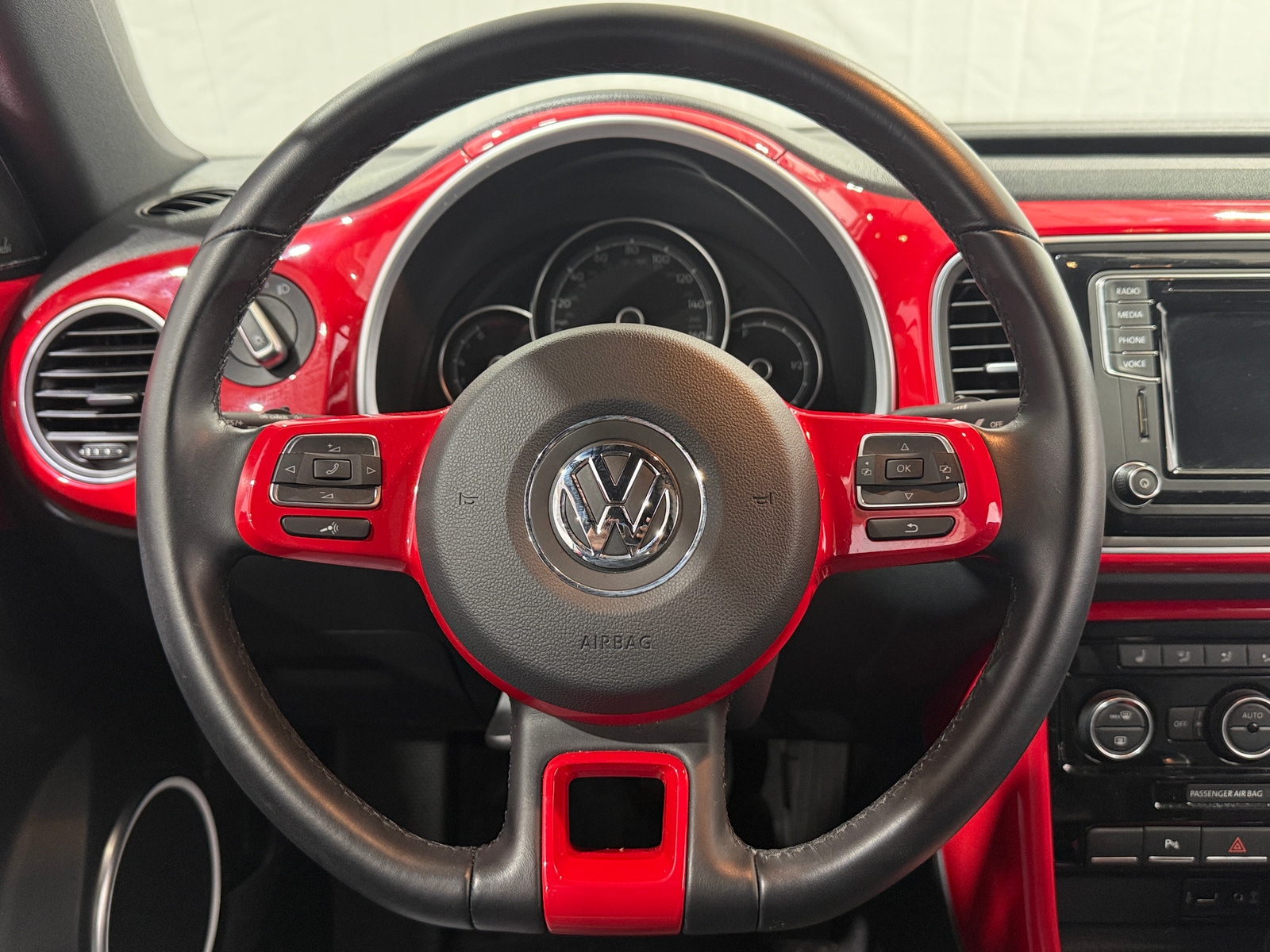 Thumbnail: 2019 Volkswagen Beetle - 4