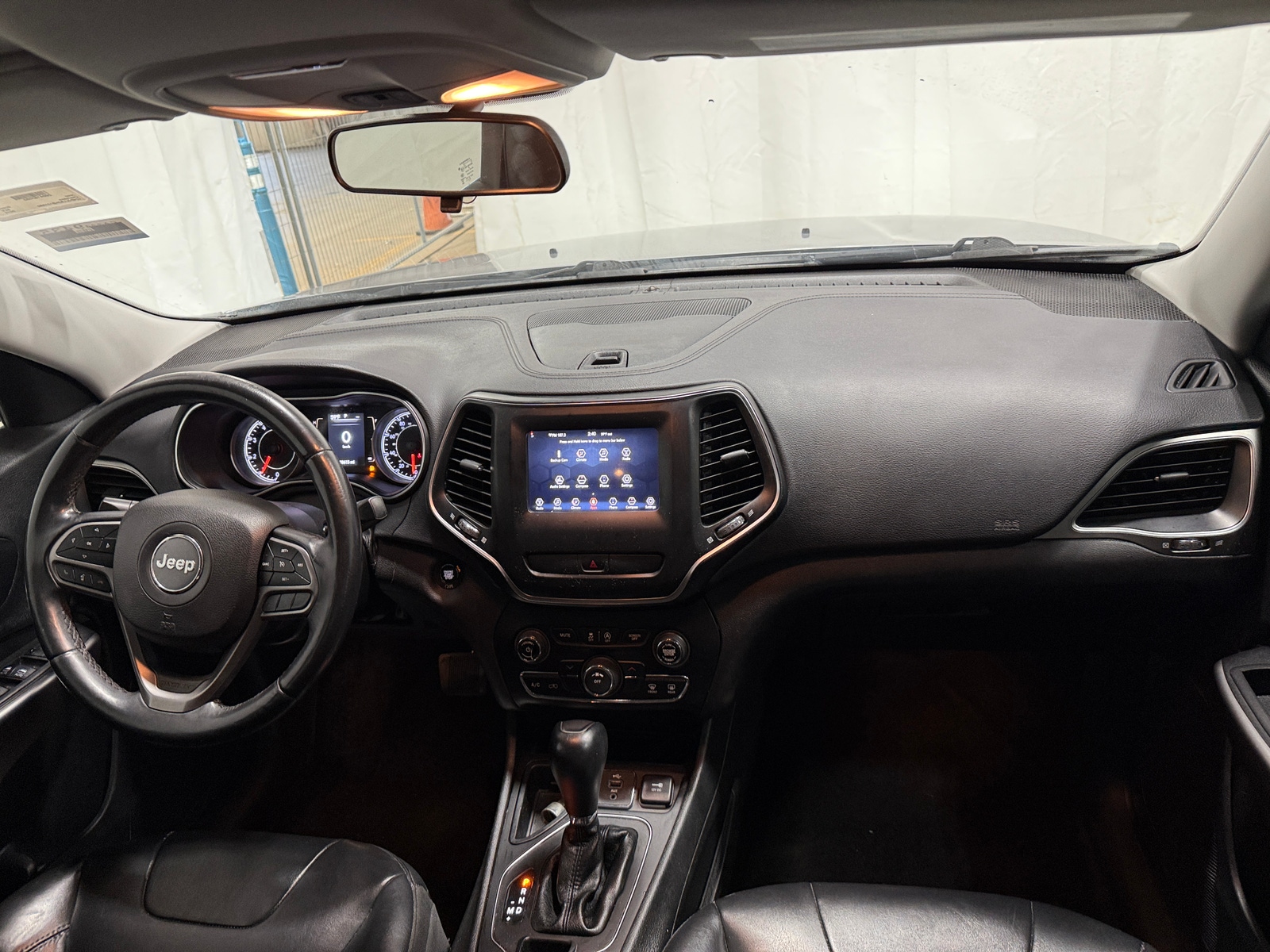 Thumbnail: 2019 Jeep Cherokee - 3