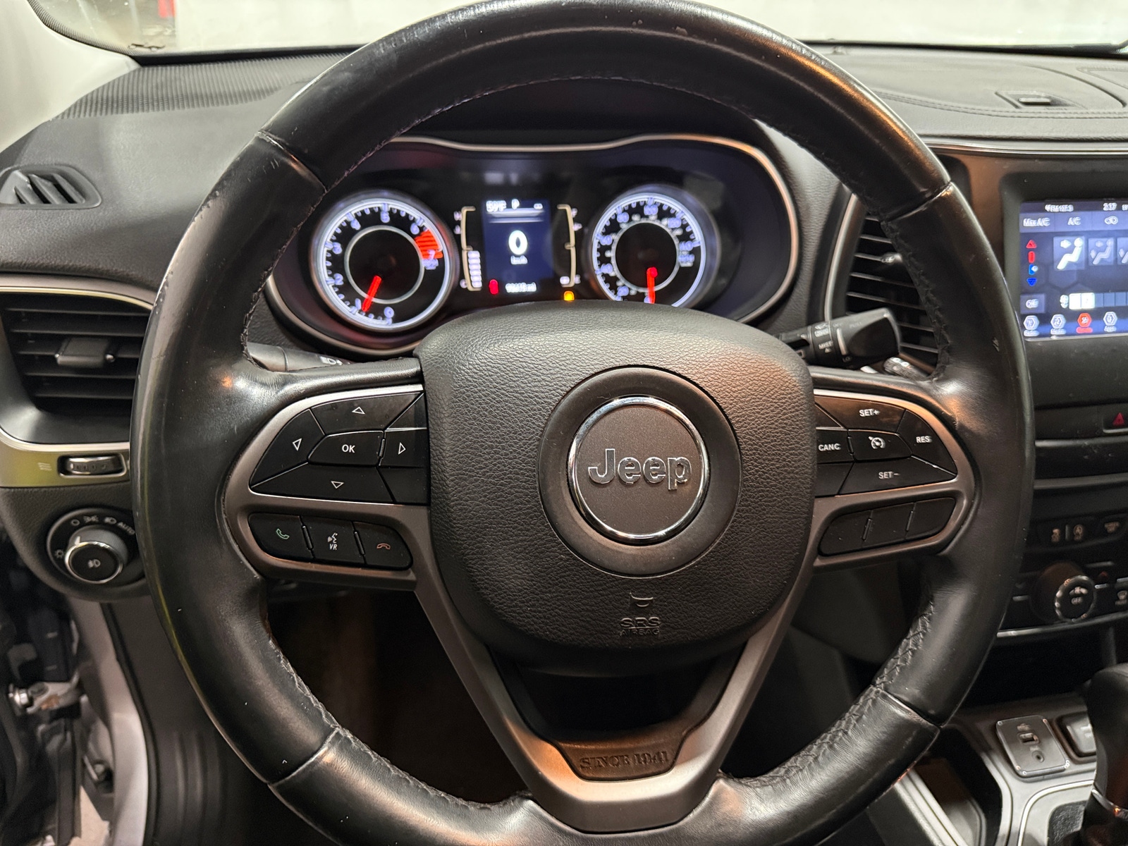 Thumbnail: 2019 Jeep Cherokee - 5