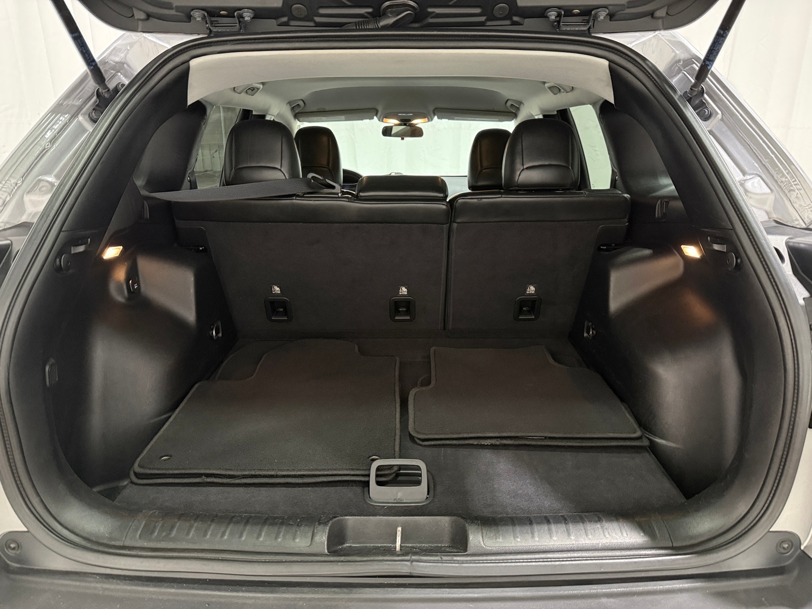 Thumbnail: 2019 Jeep Cherokee - 7