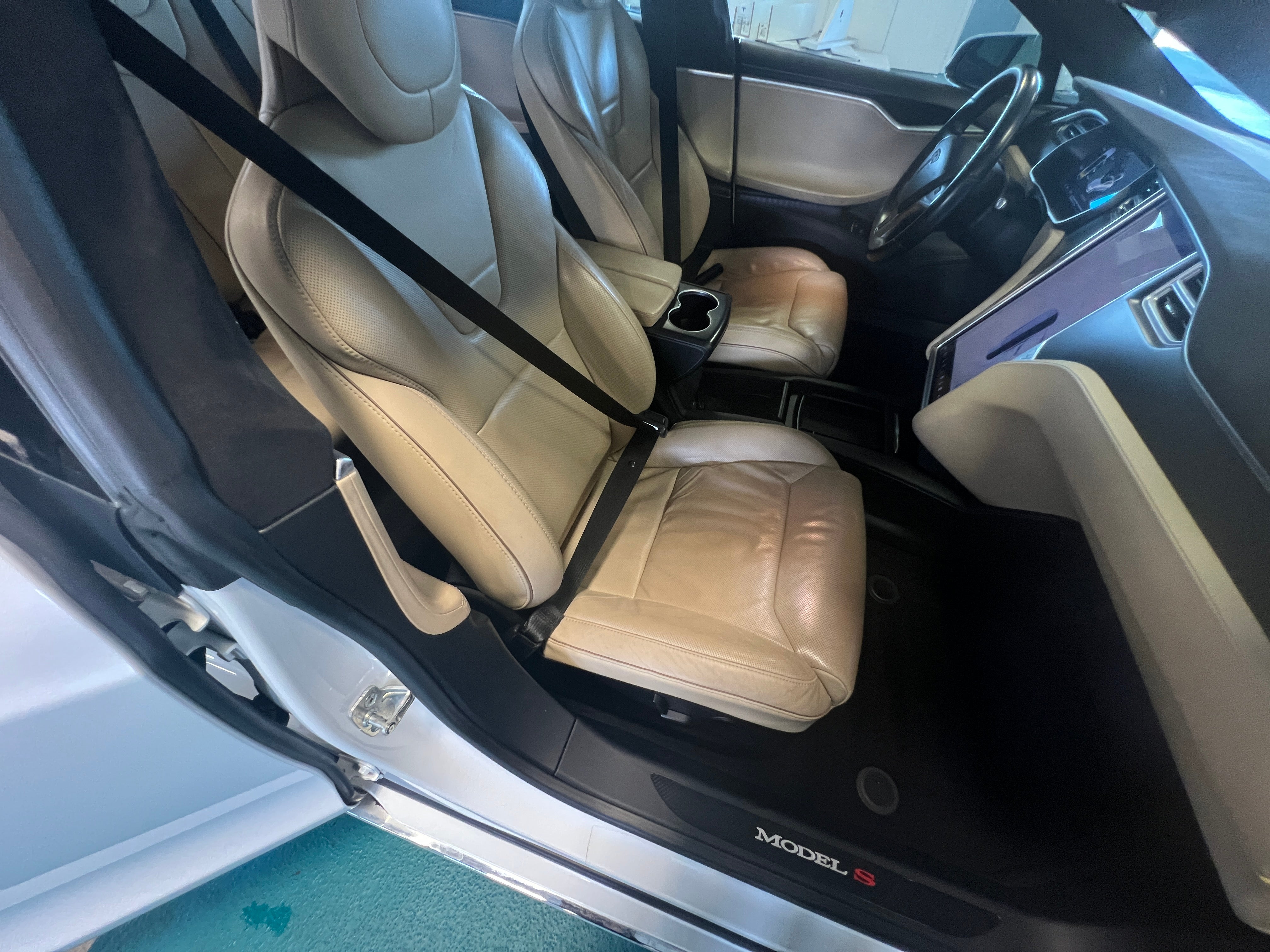 Used 2016 Tesla Model S 90D with VIN 5YJSA1E27GF175332 for sale in Oak Creek, WI