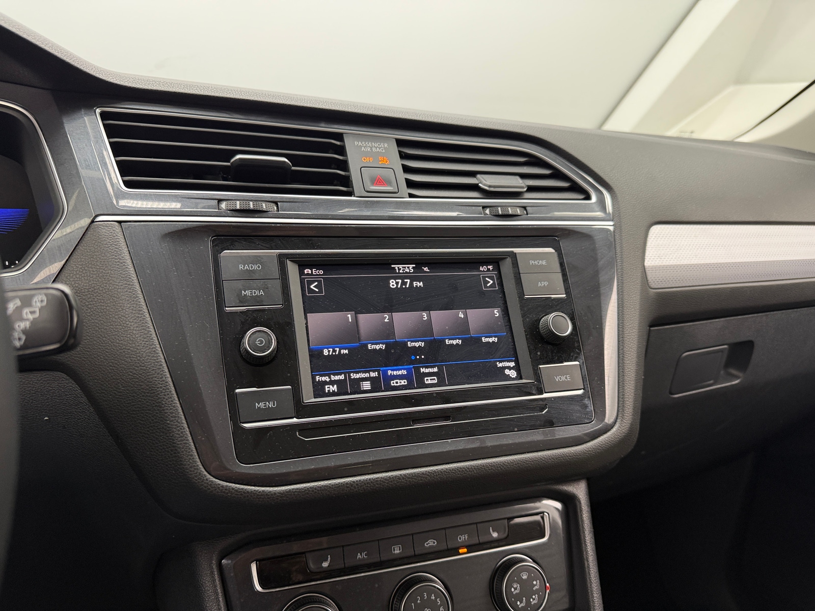 Thumbnail: 2024 Volkswagen Tiguan - 4