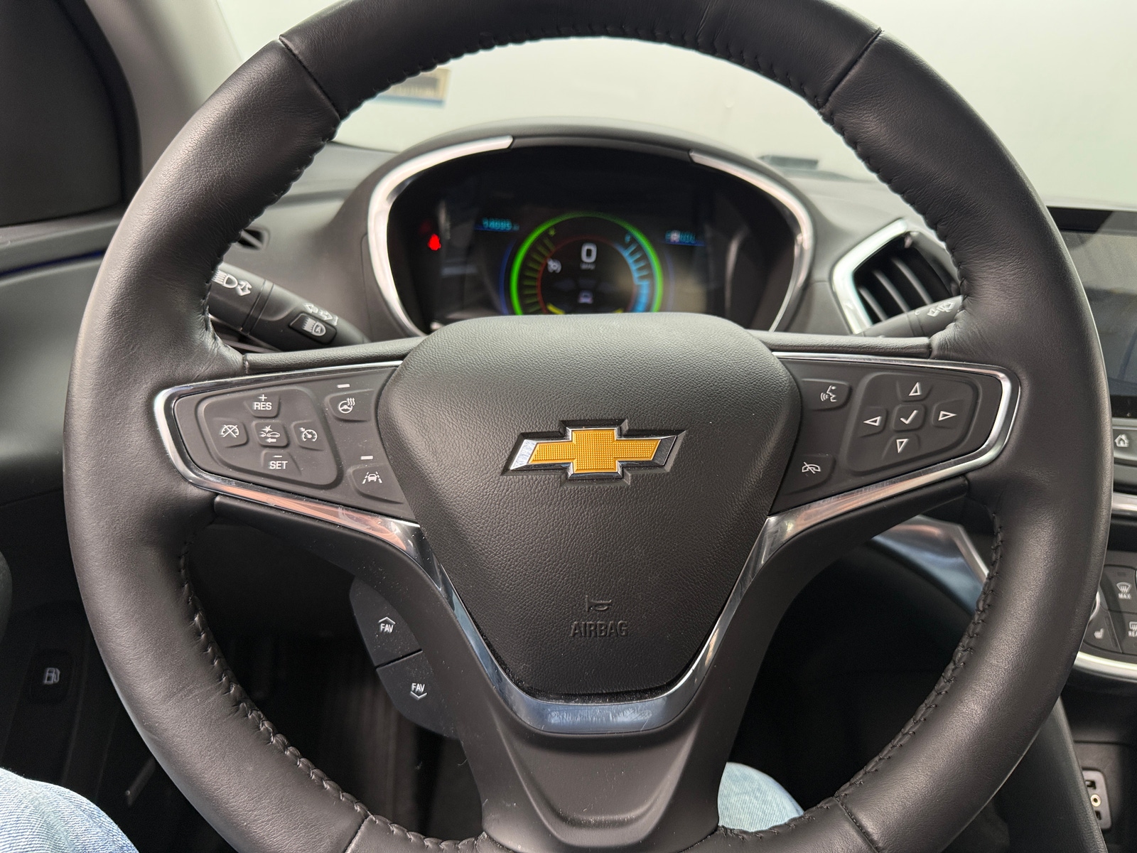 Thumbnail: 2018 Chevrolet Volt - 4