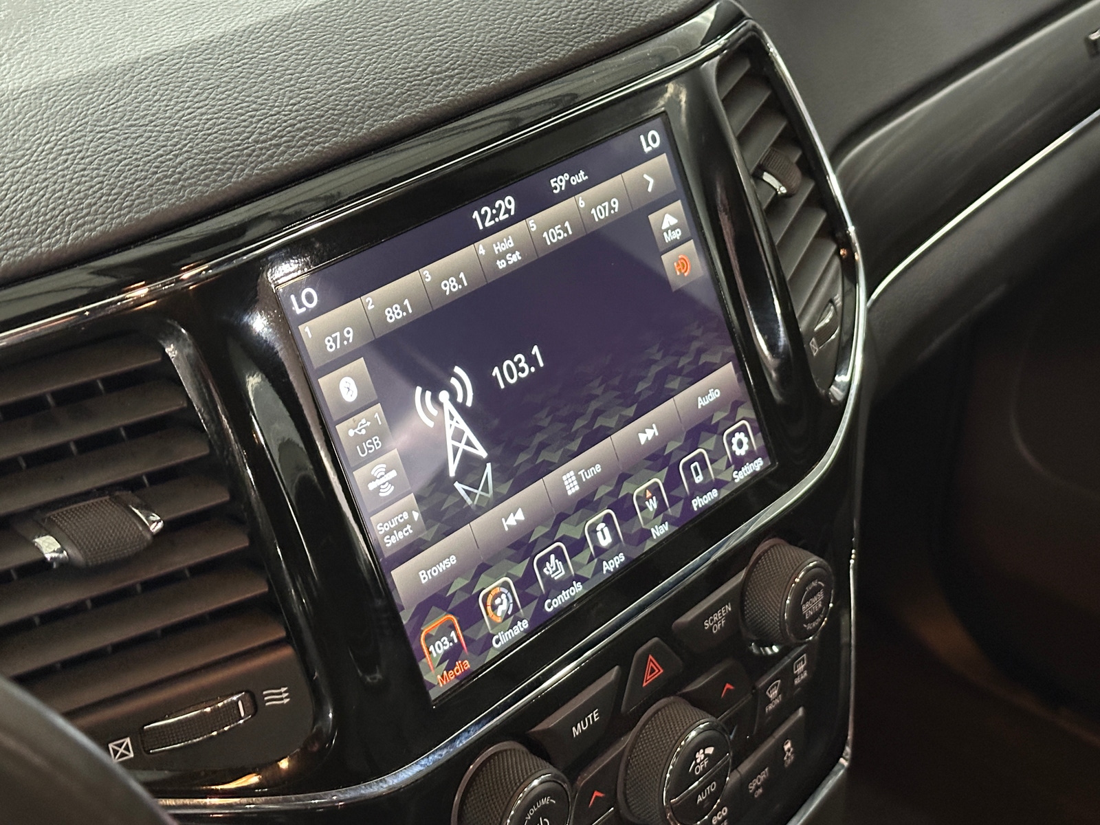 Thumbnail: 2021 Jeep Grand Cherokee - 3