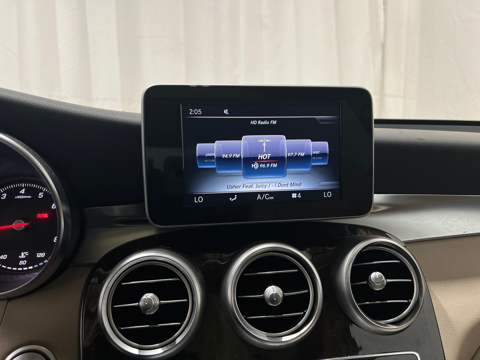 Thumbnail: 2017 Mercedes-Benz GLC - 3