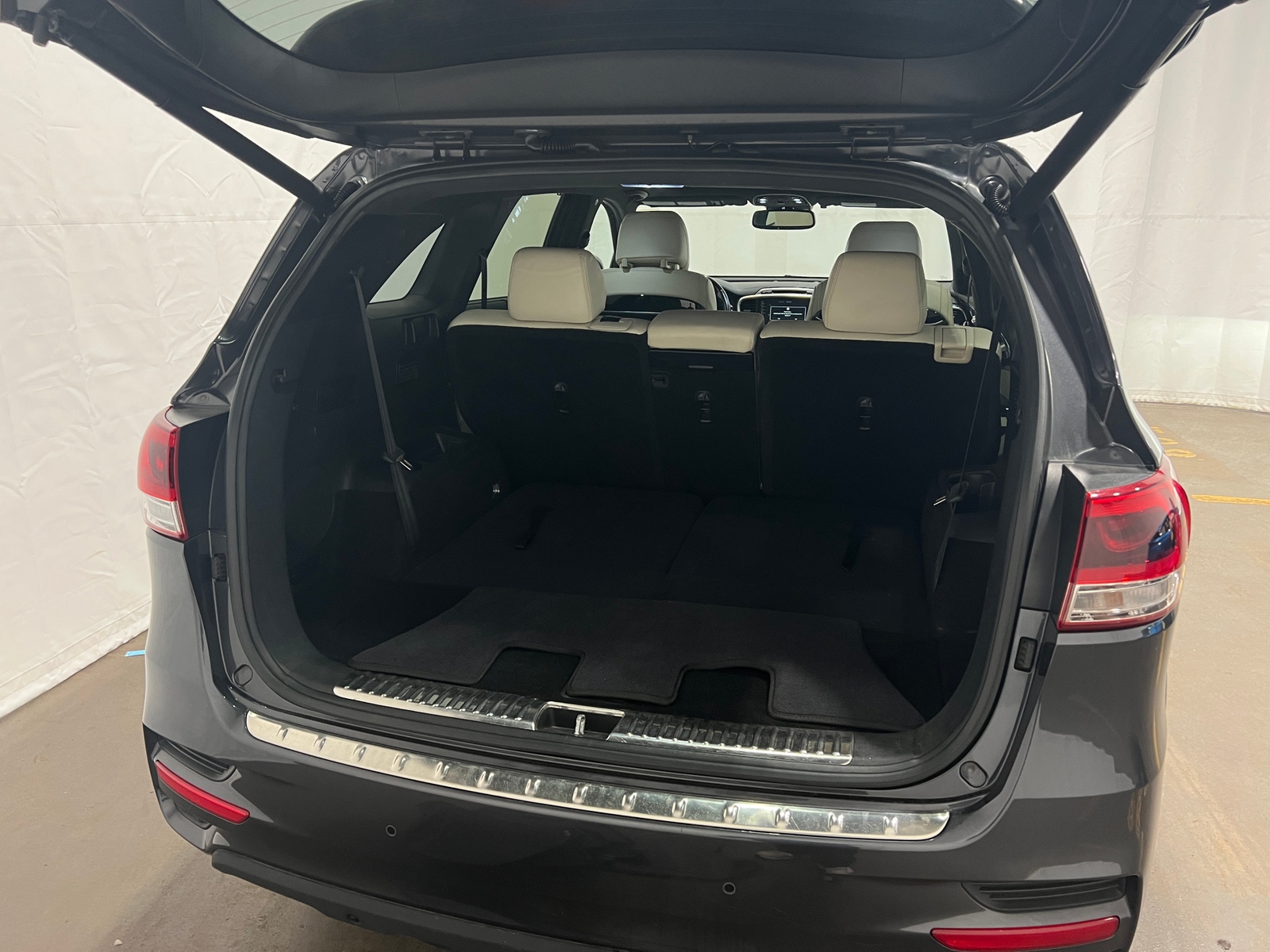 Thumbnail: 2017 Kia Sorento - 6