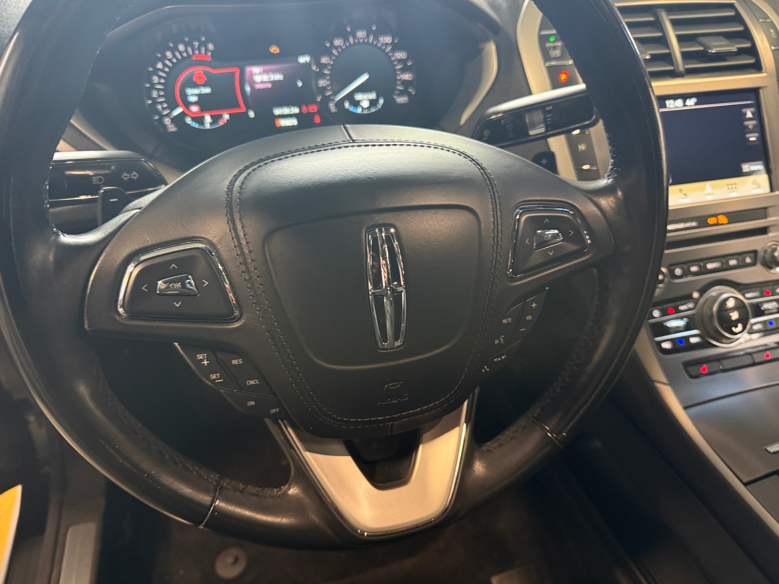 Thumbnail: 2017 Lincoln MKZ - 4