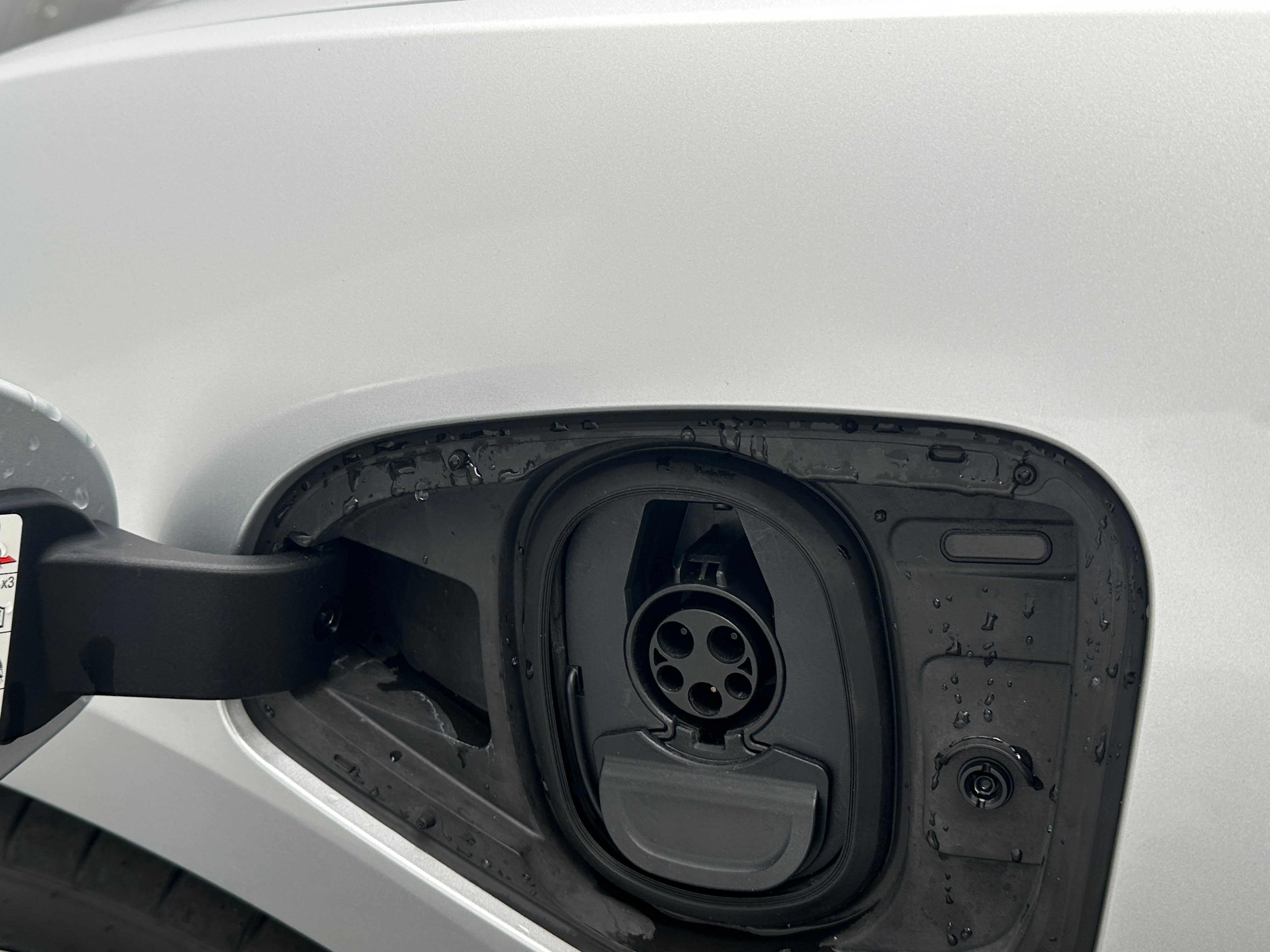 Used 2020 Jaguar I-PACE SE with VIN SADHC2S13L1F84332 for sale in Oak Creek, WI