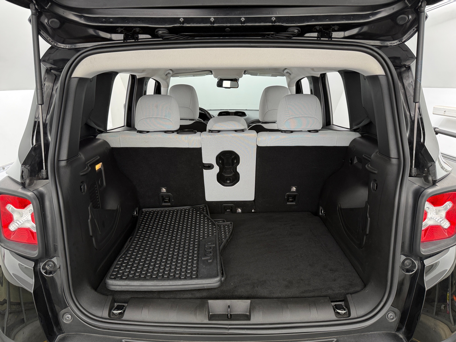 Thumbnail: 2022 Jeep Renegade - 7