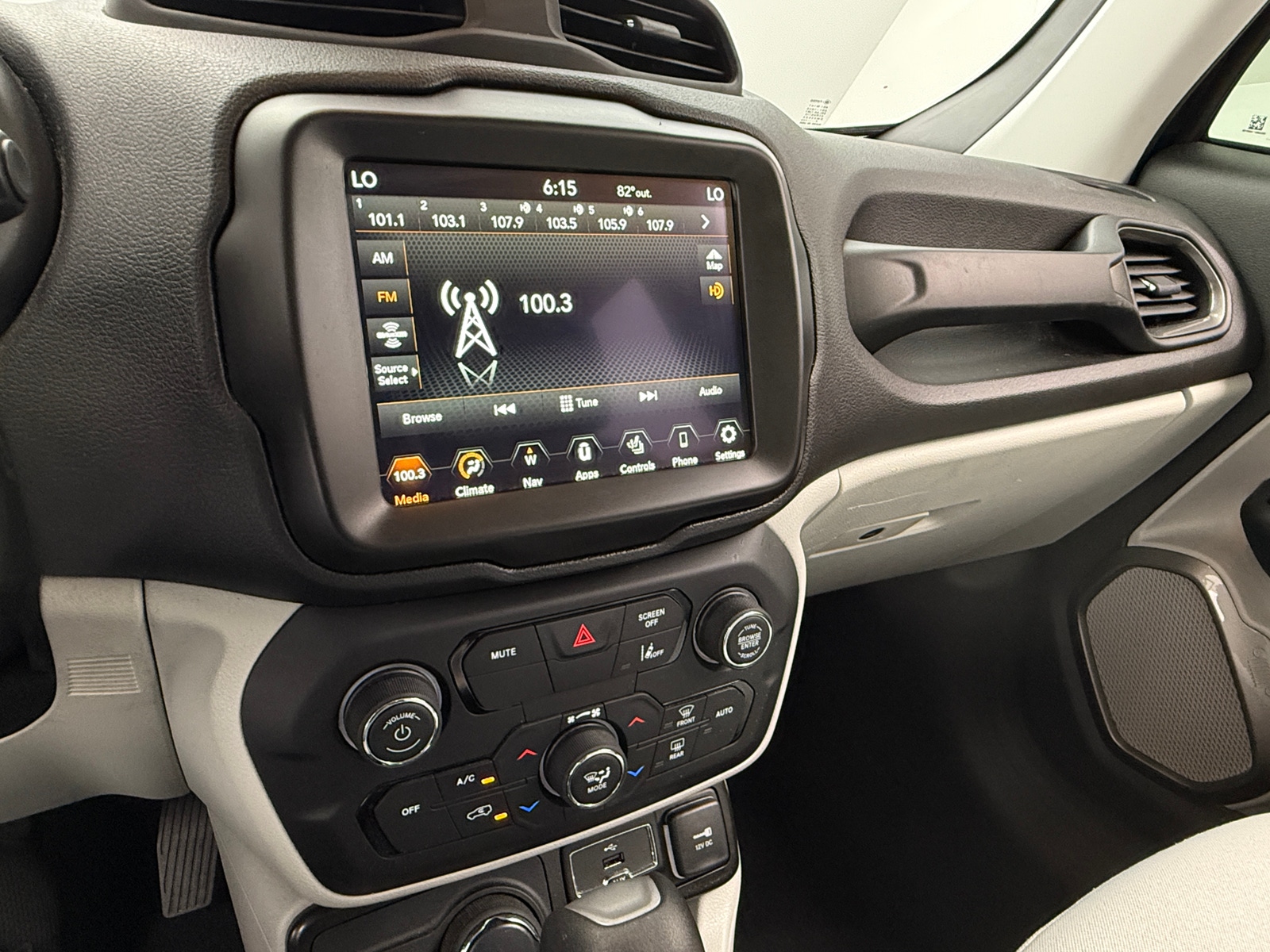 Thumbnail: 2022 Jeep Renegade - 4