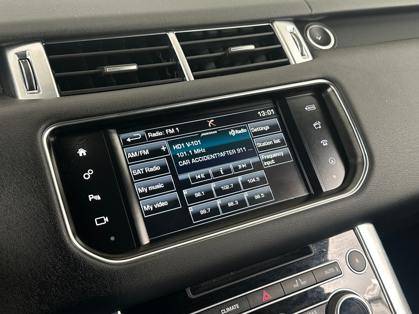 Thumbnail: 2016 Land Rover Range Rover Sport - 3