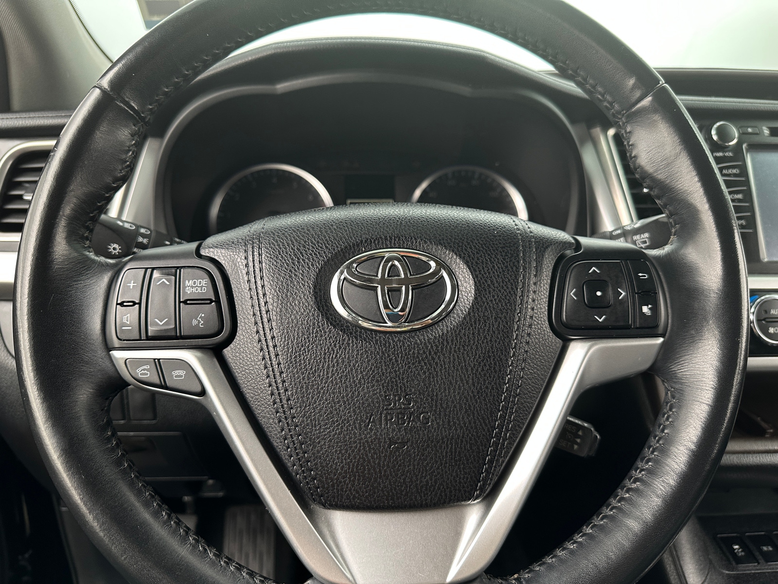 Thumbnail: 2015 Toyota Highlander - 4