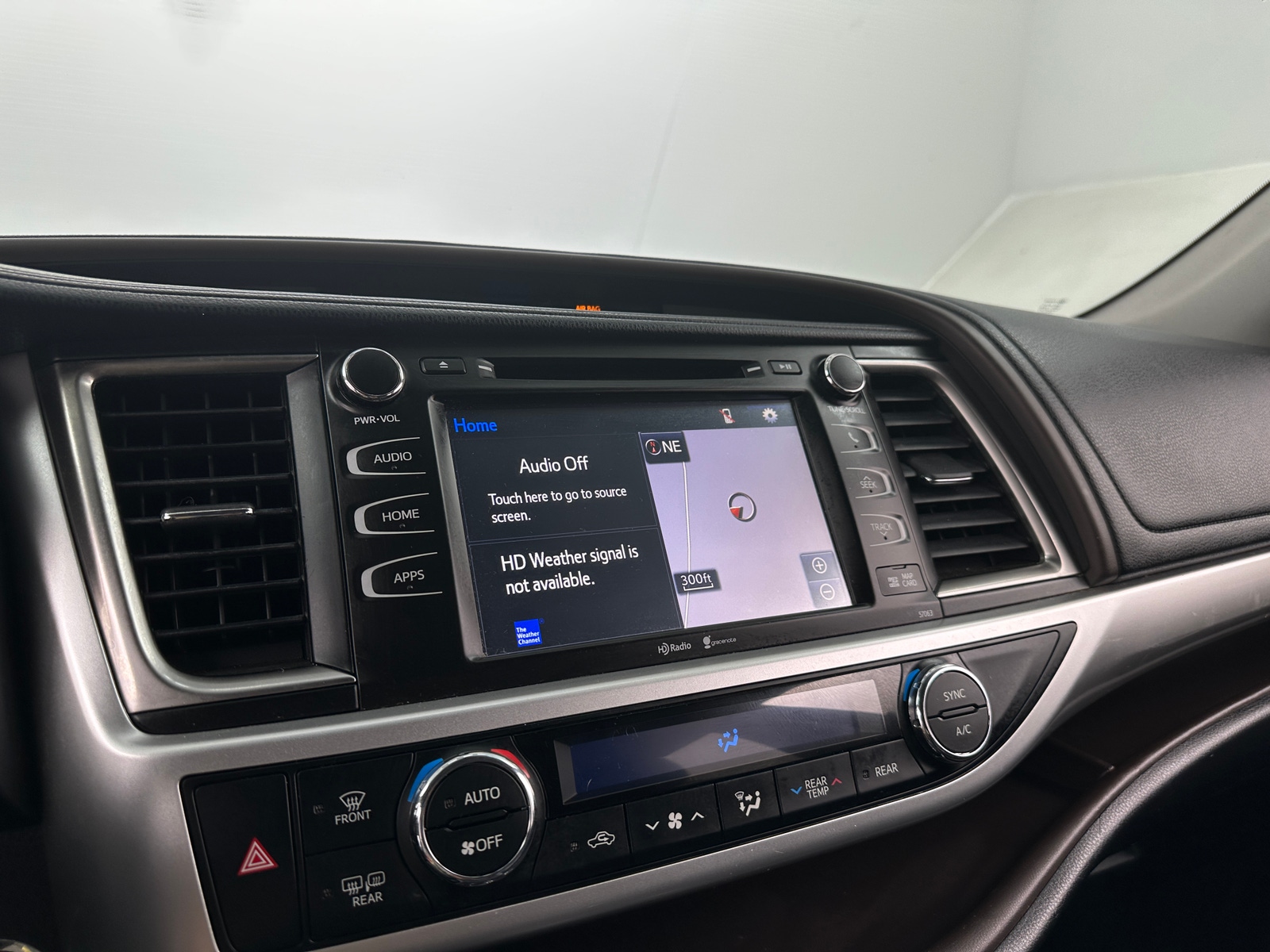 Thumbnail: 2015 Toyota Highlander - 3