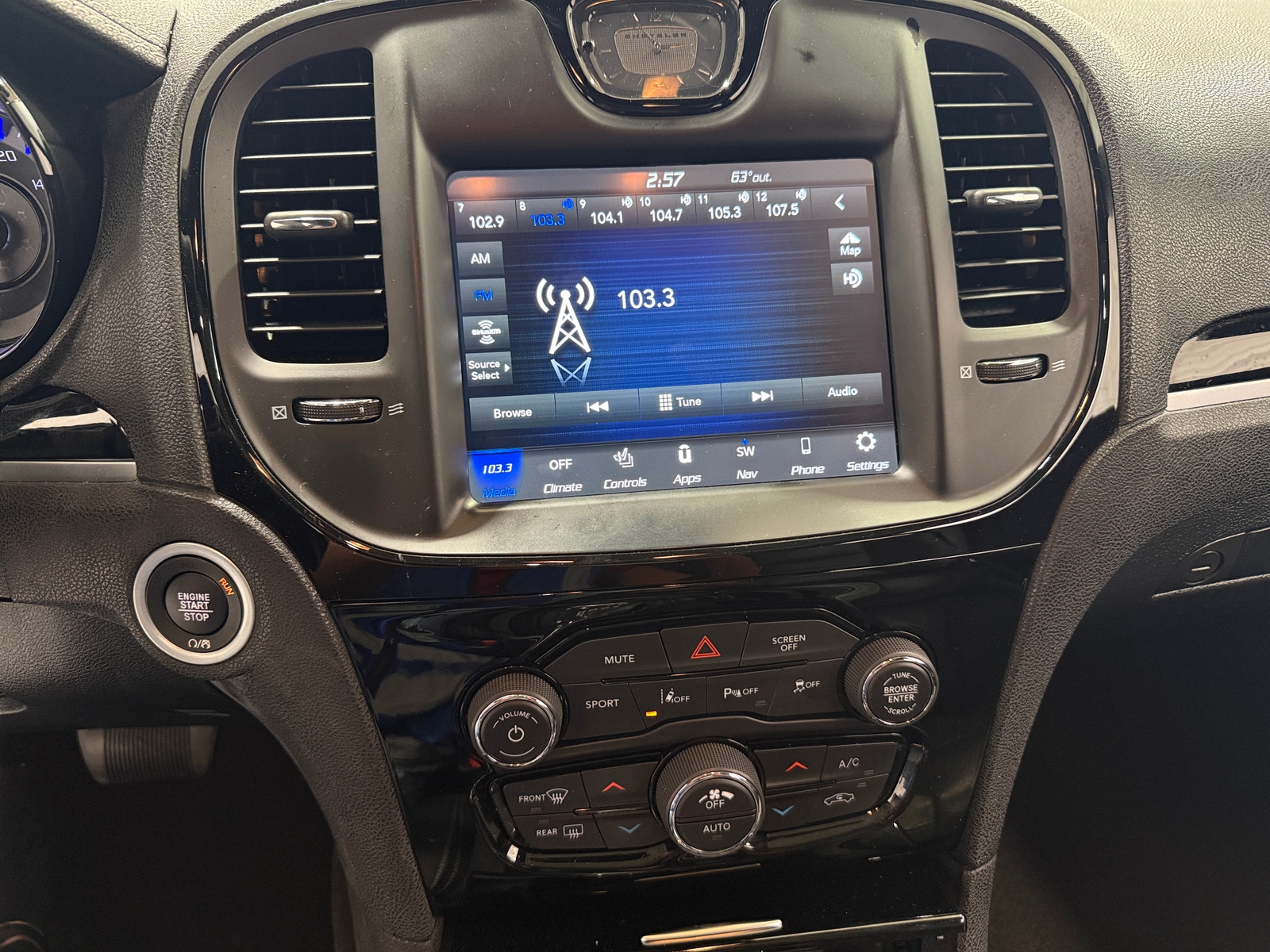 Thumbnail: 2022 Chrysler 300 - 3