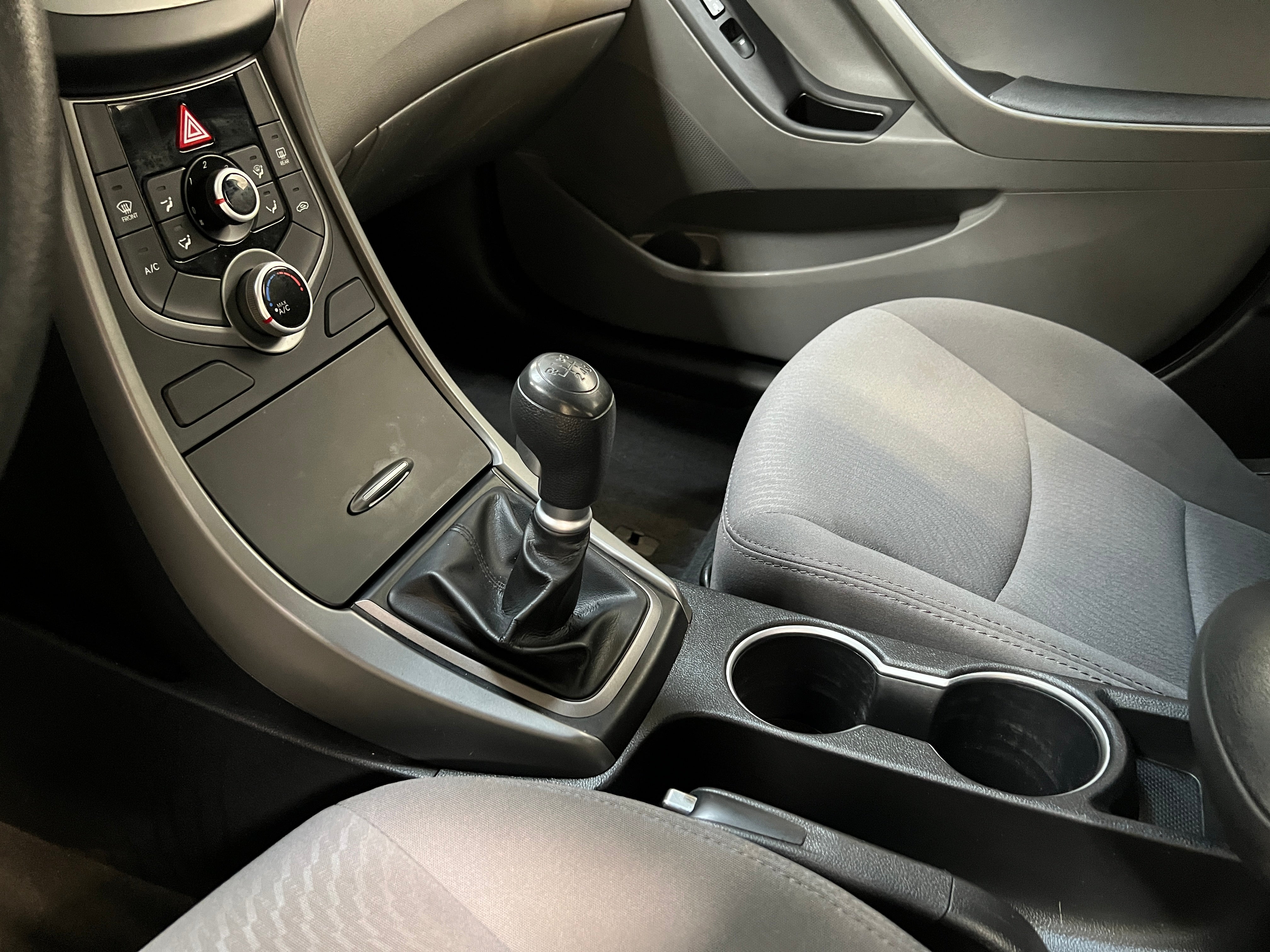 Used 2016 Hyundai Elantra SE with VIN 5NPDH4AEXGH688792 for sale in Oak Creek, WI