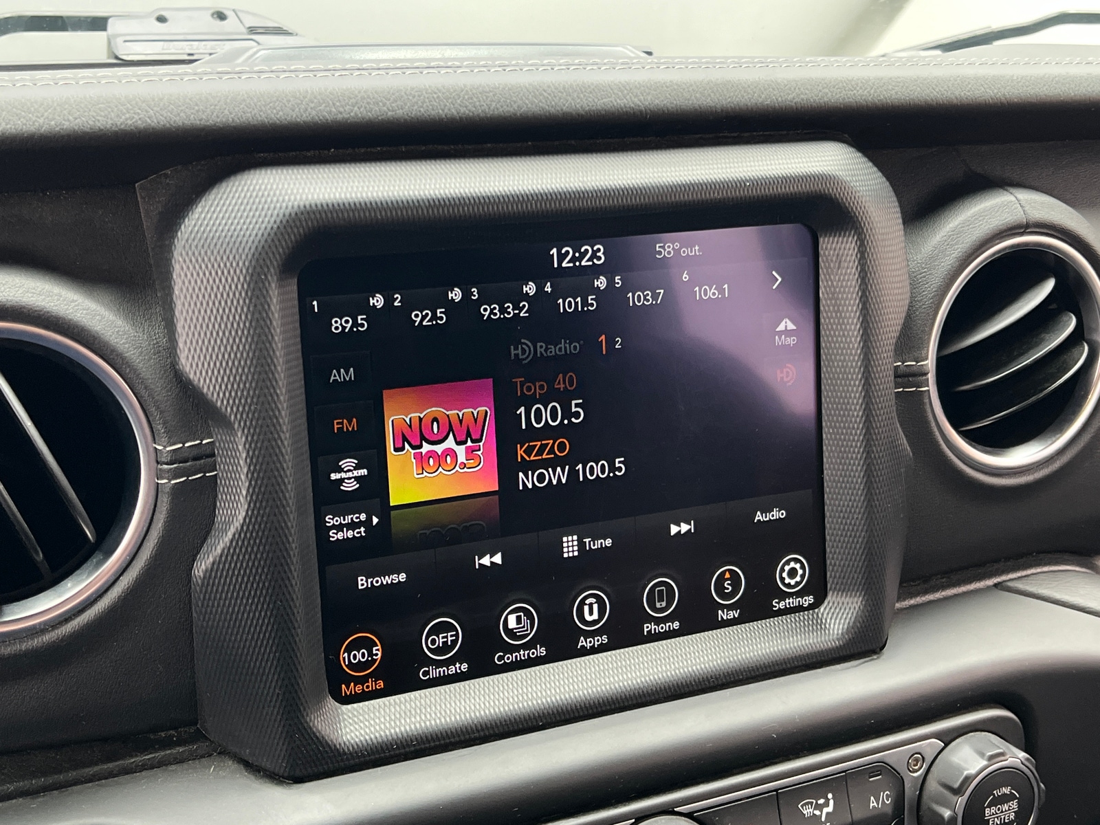 Thumbnail: 2023 Jeep Wrangler - 3