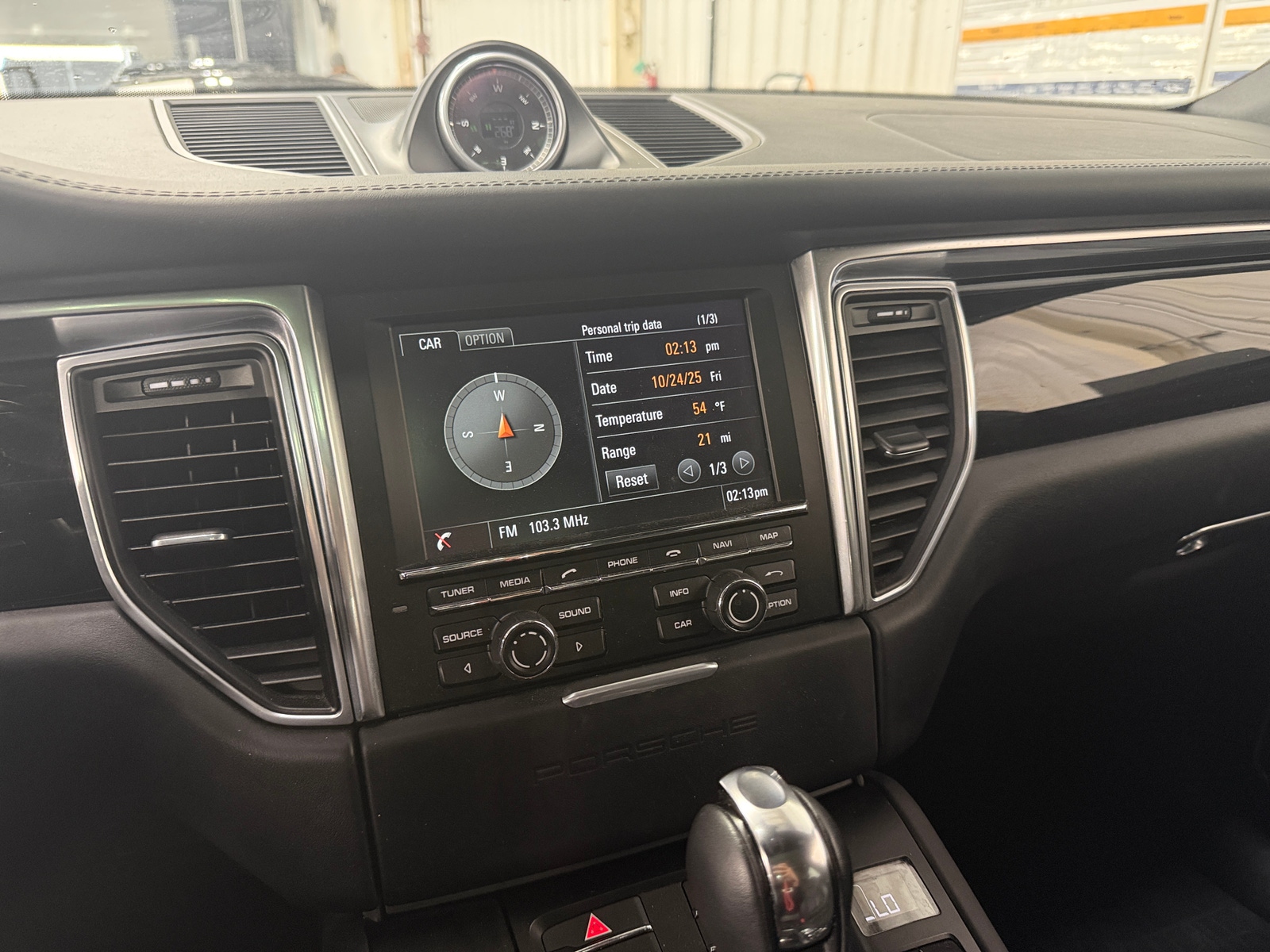 Thumbnail: 2015 Porsche Macan - 3