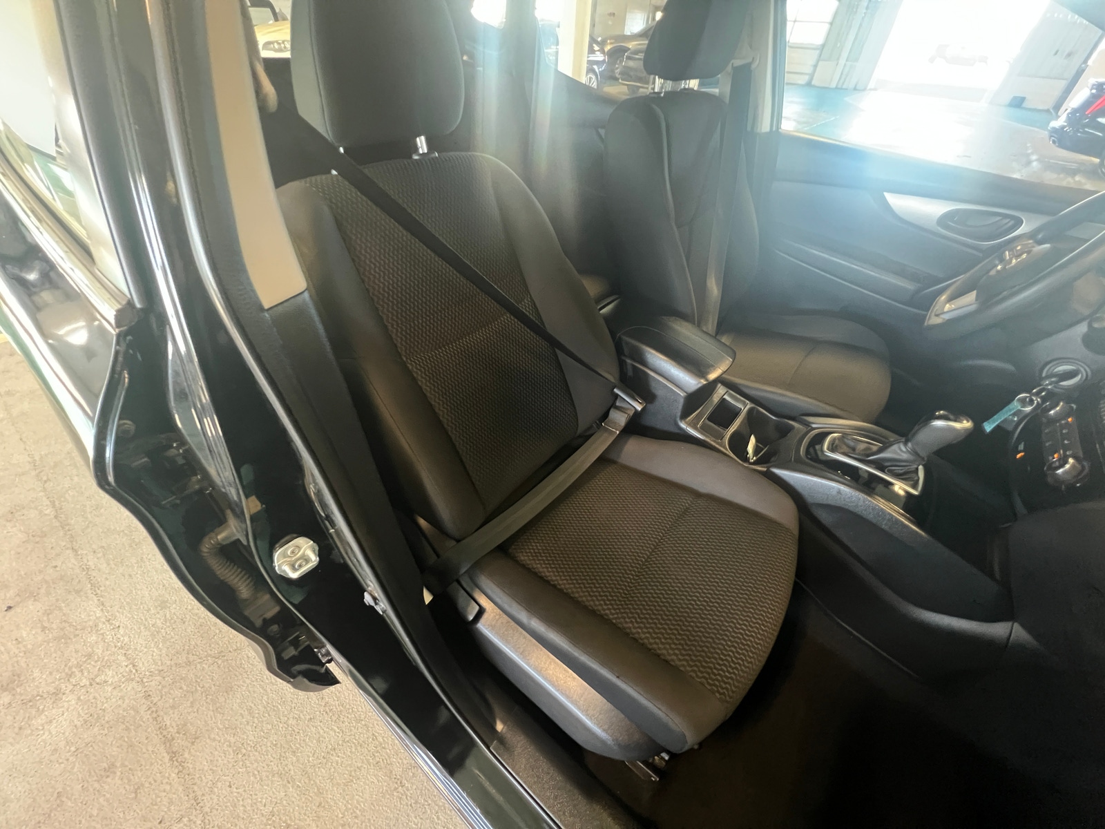 Thumbnail: 2017 Nissan Rogue Sport - 2