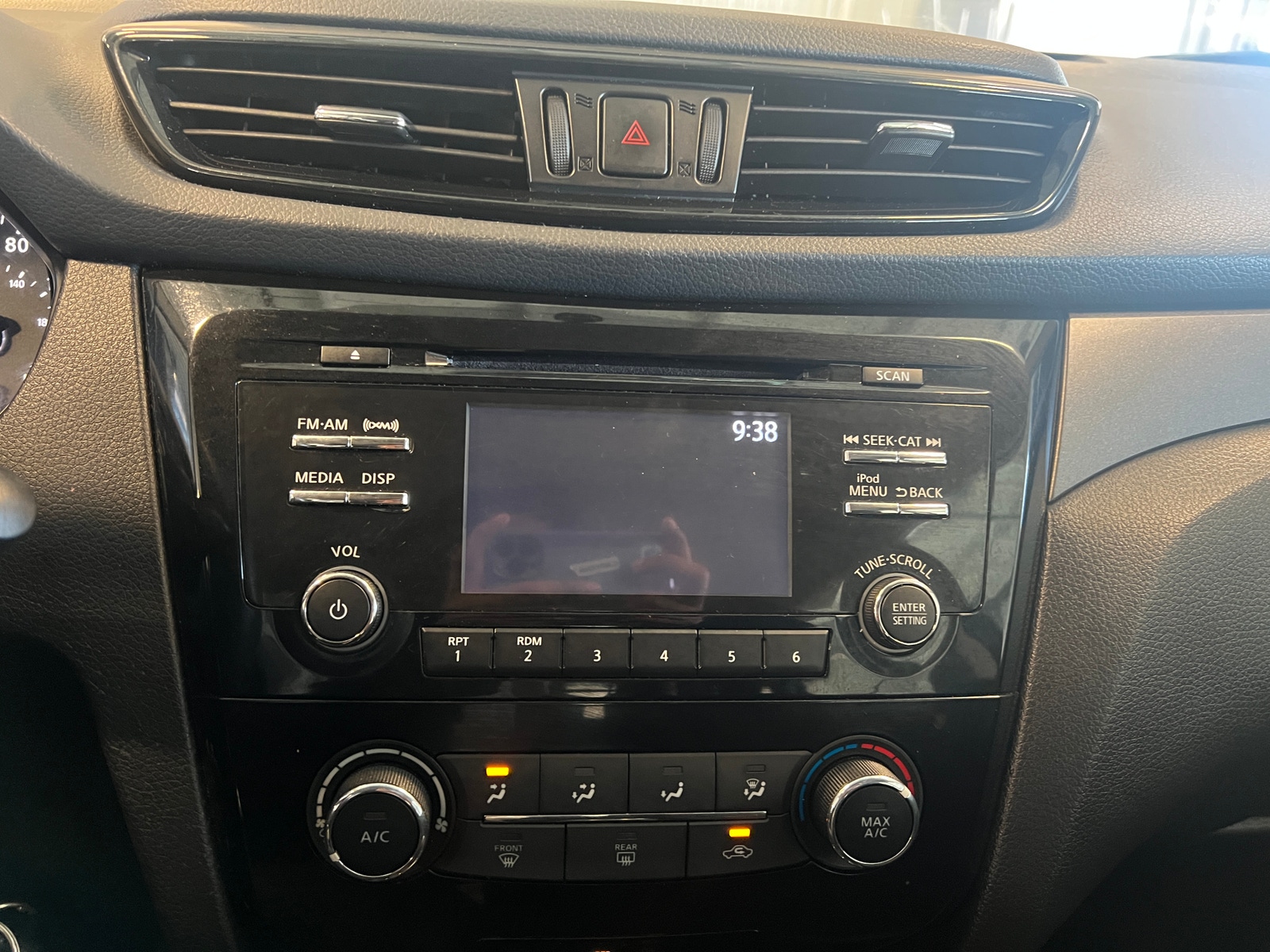 Thumbnail: 2017 Nissan Rogue Sport - 4