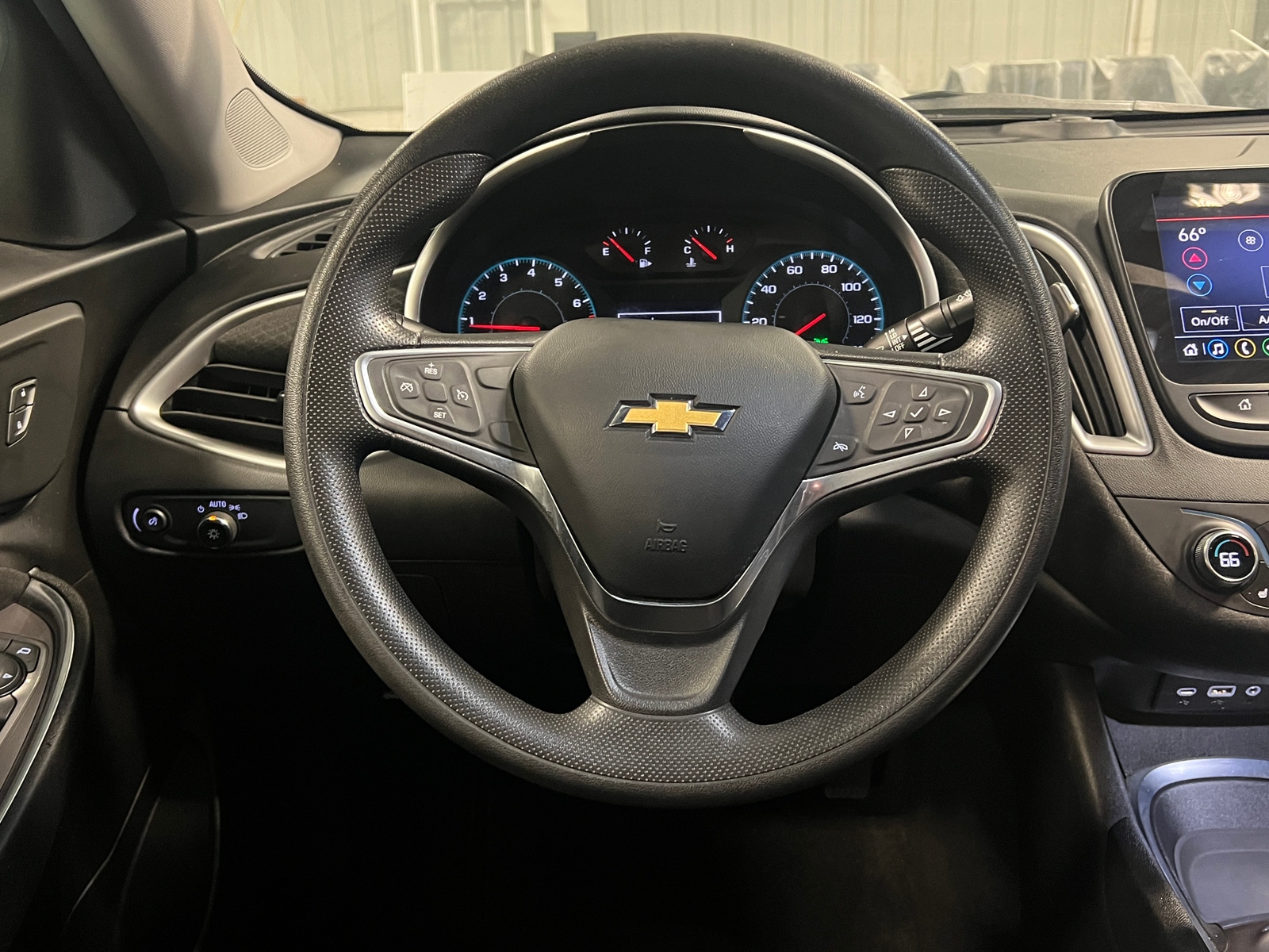 Thumbnail: 2022 Chevrolet Malibu - 5