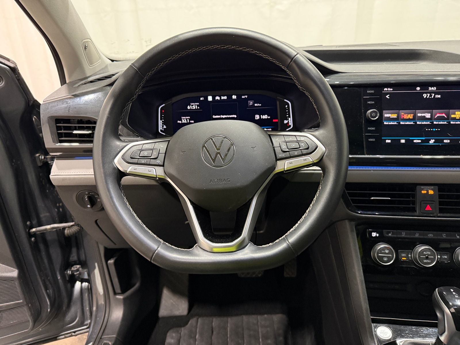 Thumbnail: 2022 Volkswagen Taos - 4