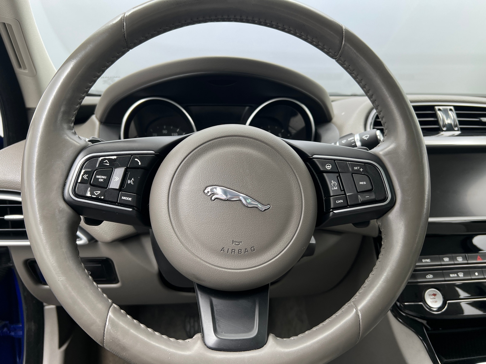 Thumbnail: 2017 Jaguar XE - 4