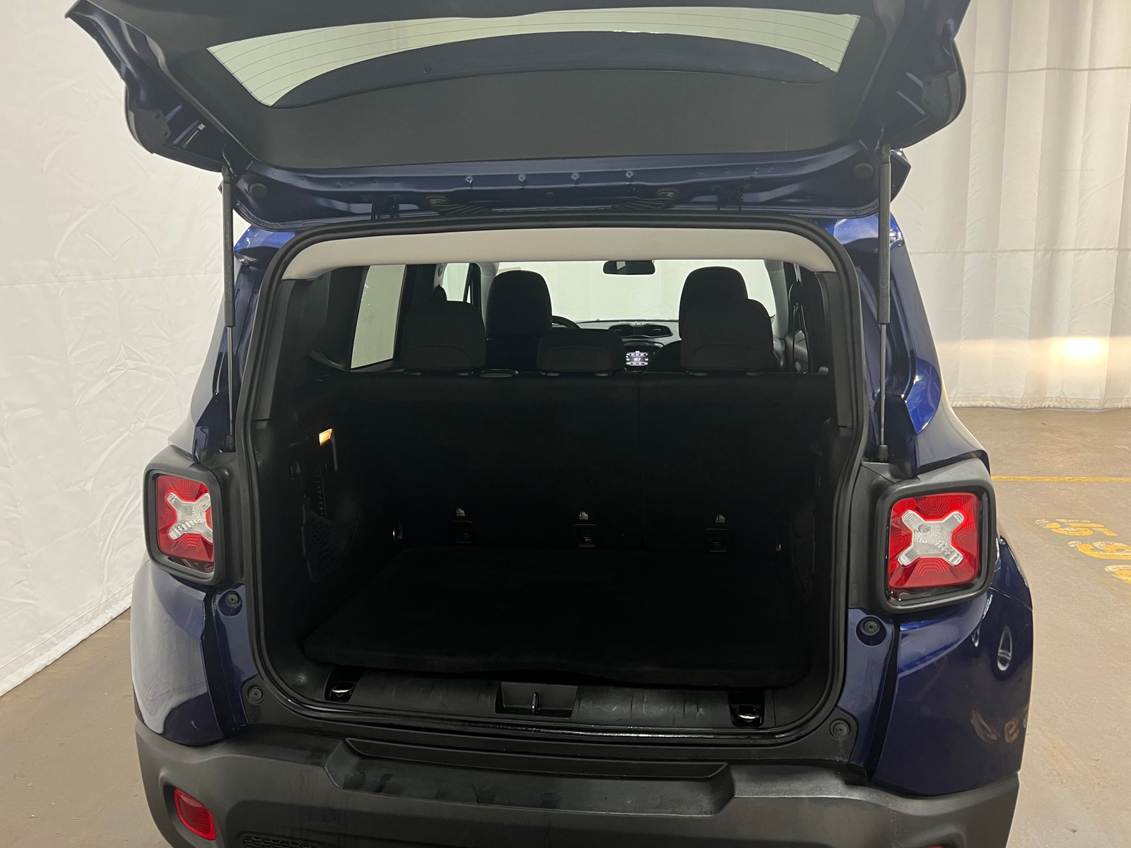 Thumbnail: 2019 Jeep Renegade - 7