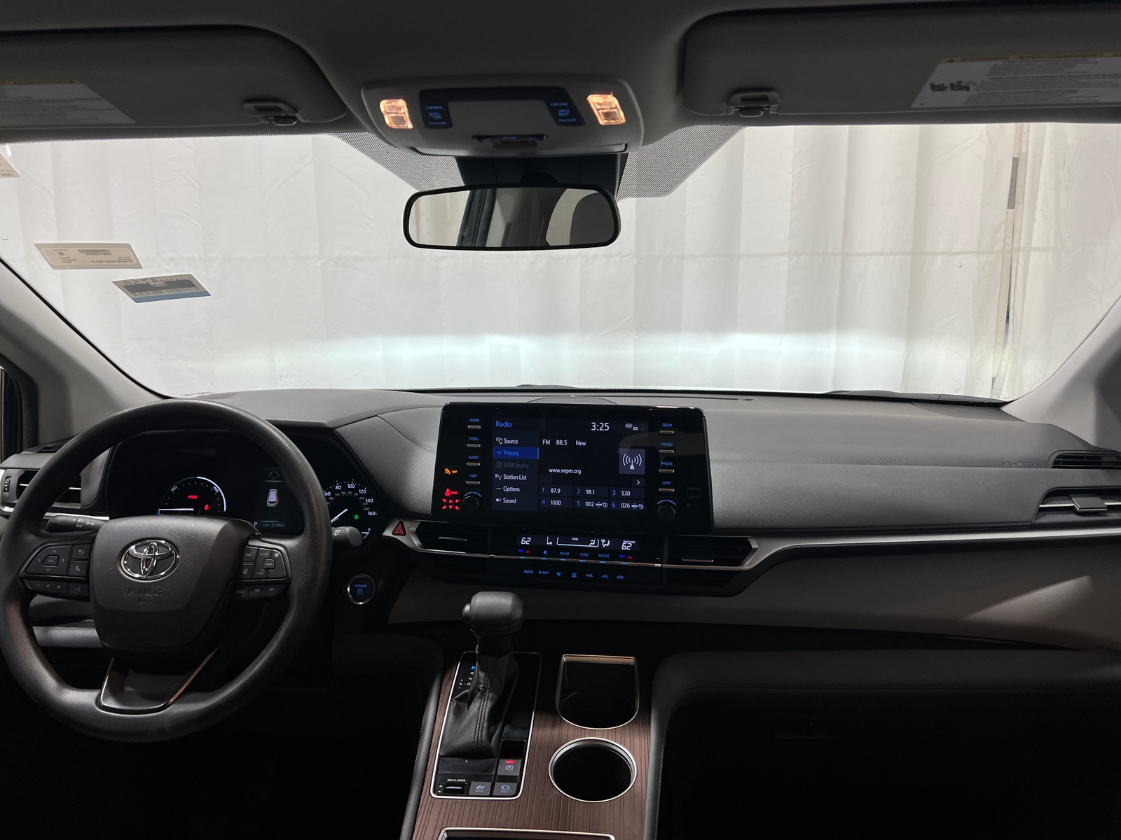 Thumbnail: 2024 Toyota Sienna - 3