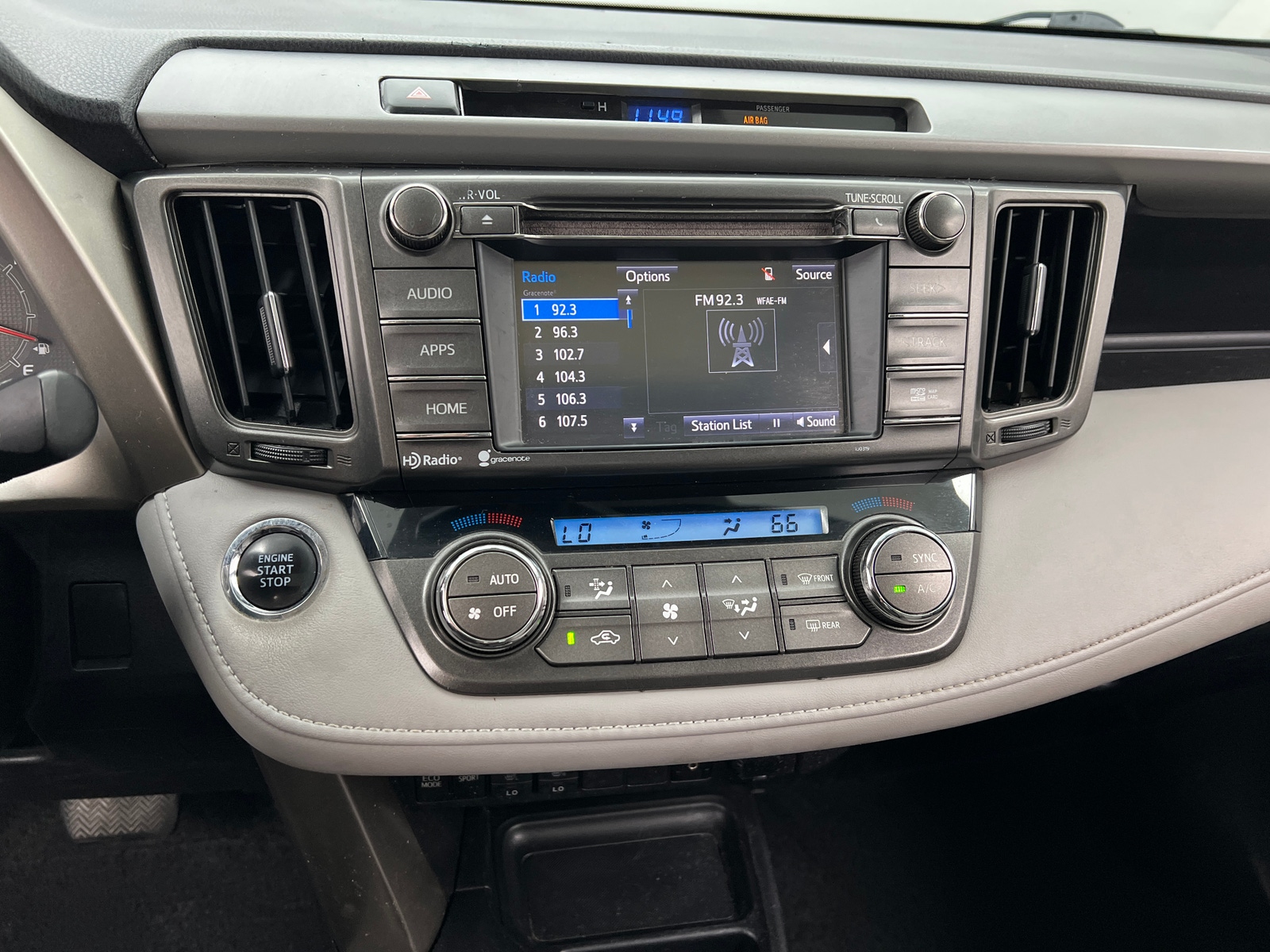 Thumbnail: 2014 Toyota RAV4 - 3