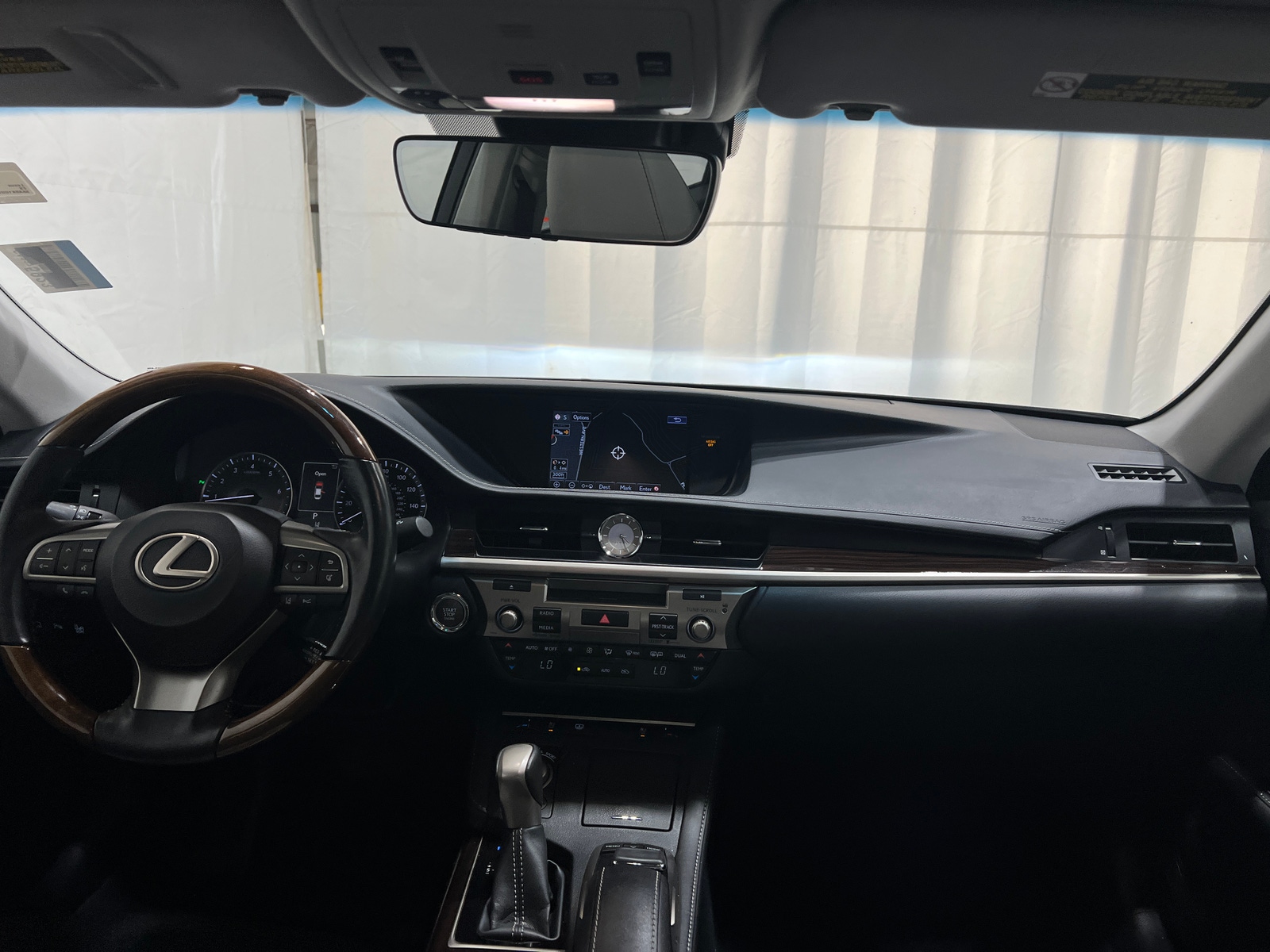 Thumbnail: 2016 Lexus ES - 2