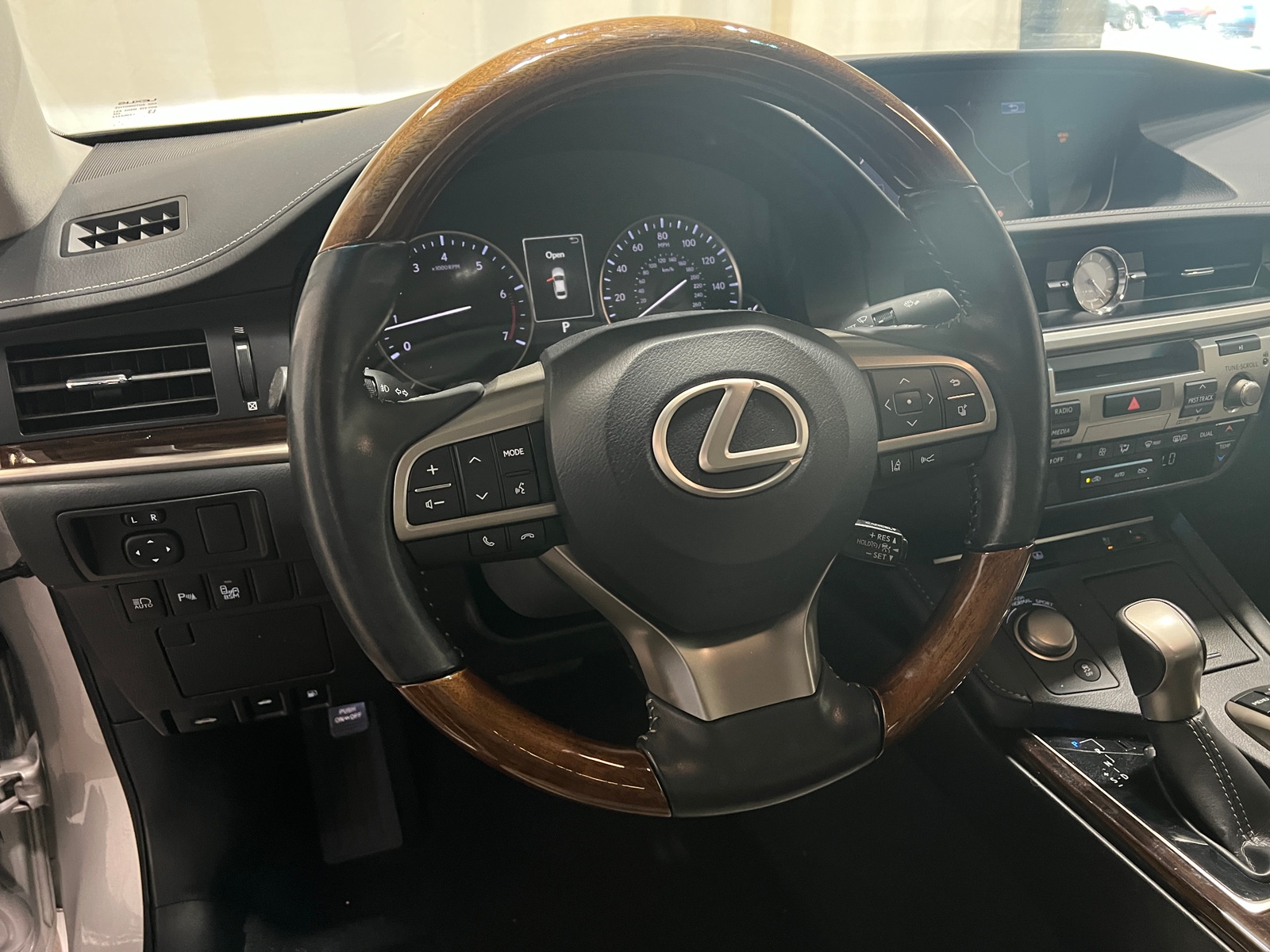 Thumbnail: 2016 Lexus ES - 4