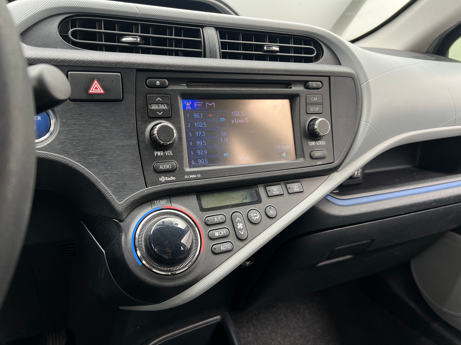 Thumbnail: 2012 Toyota Prius c - 4