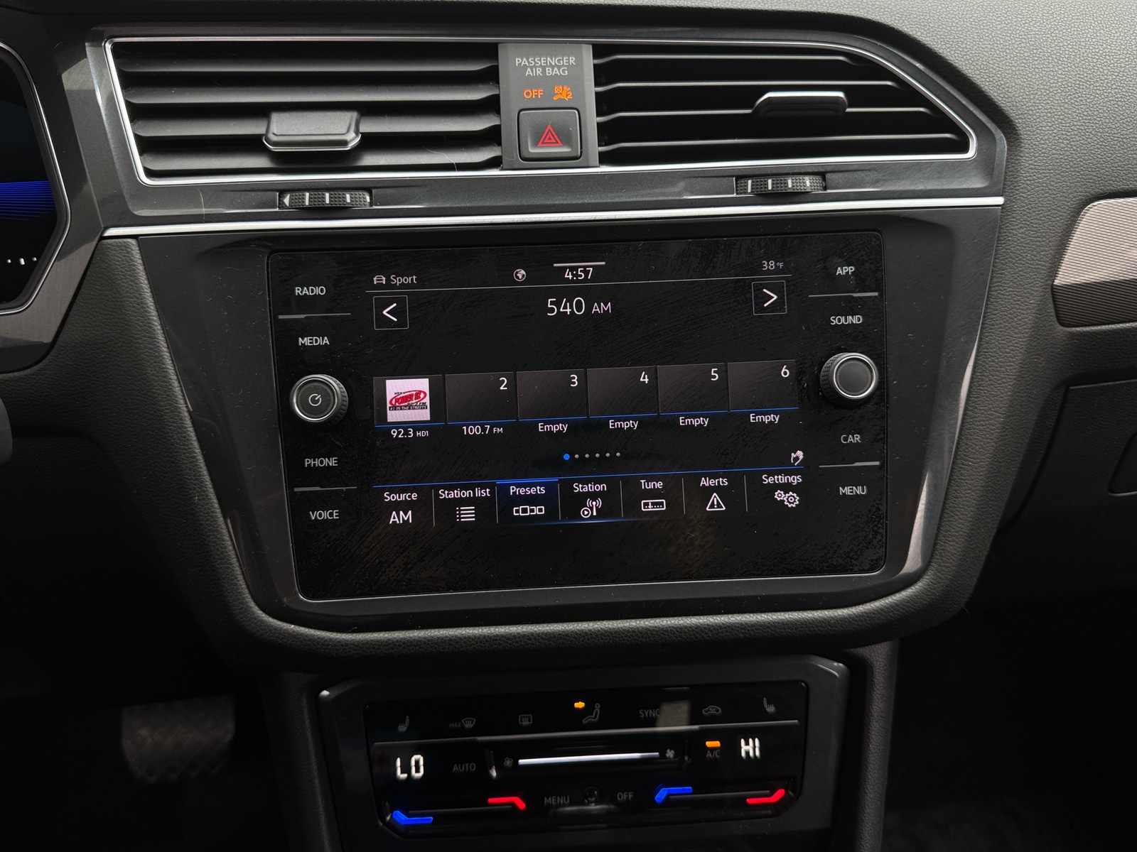 Thumbnail: 2022 Volkswagen Tiguan - 3