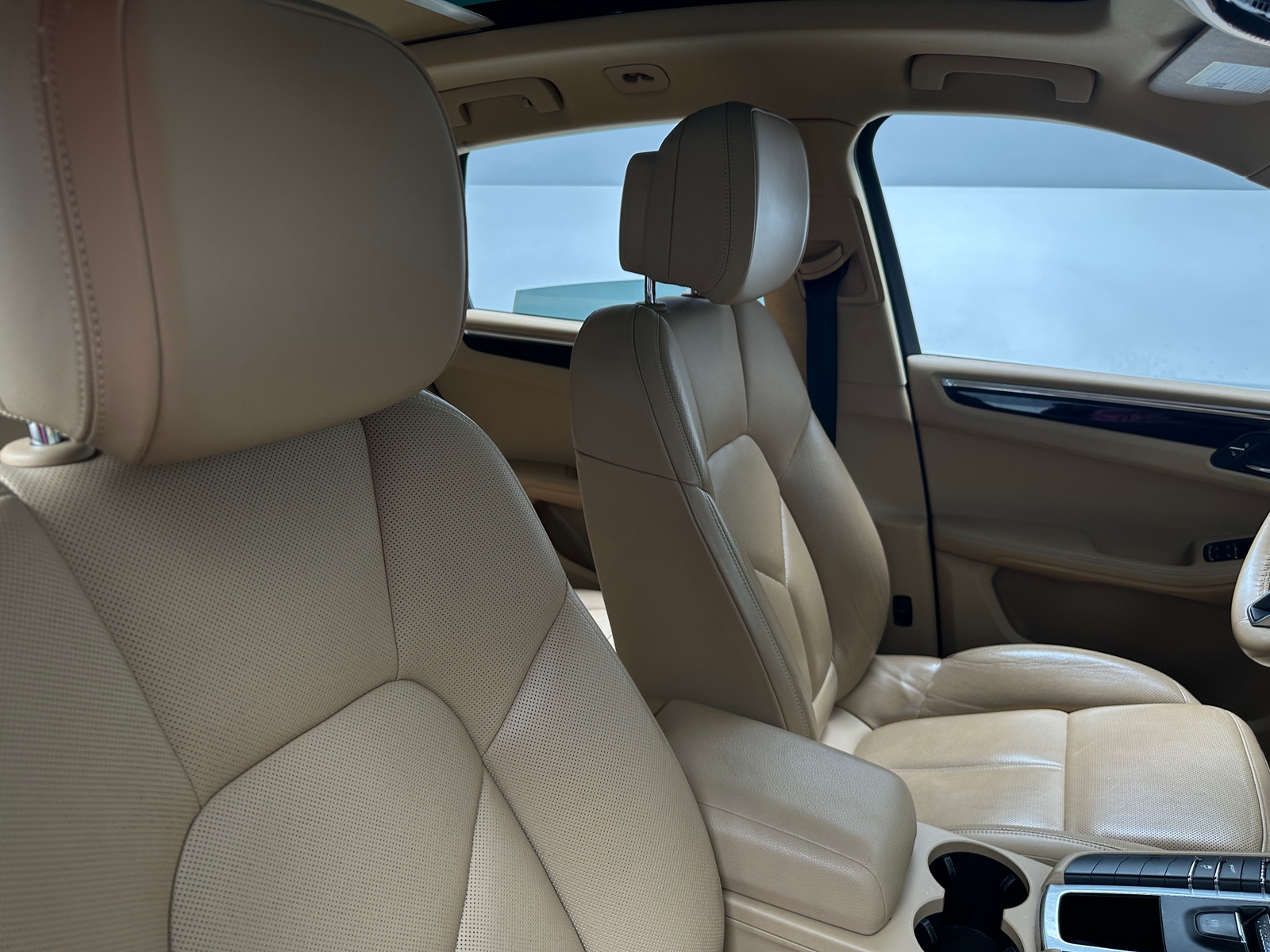 Thumbnail: 2015 Porsche Macan - 2