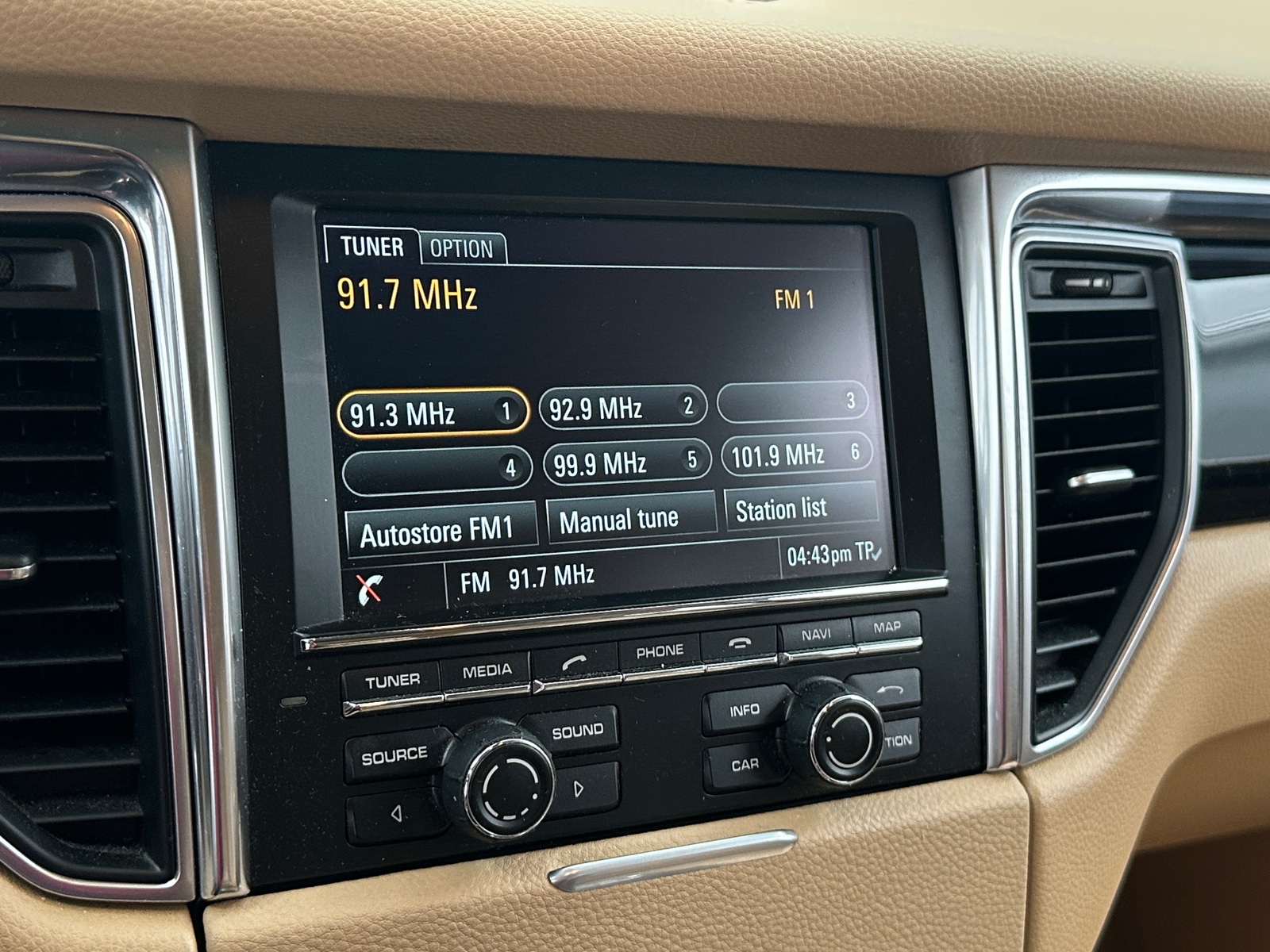 Thumbnail: 2015 Porsche Macan - 4