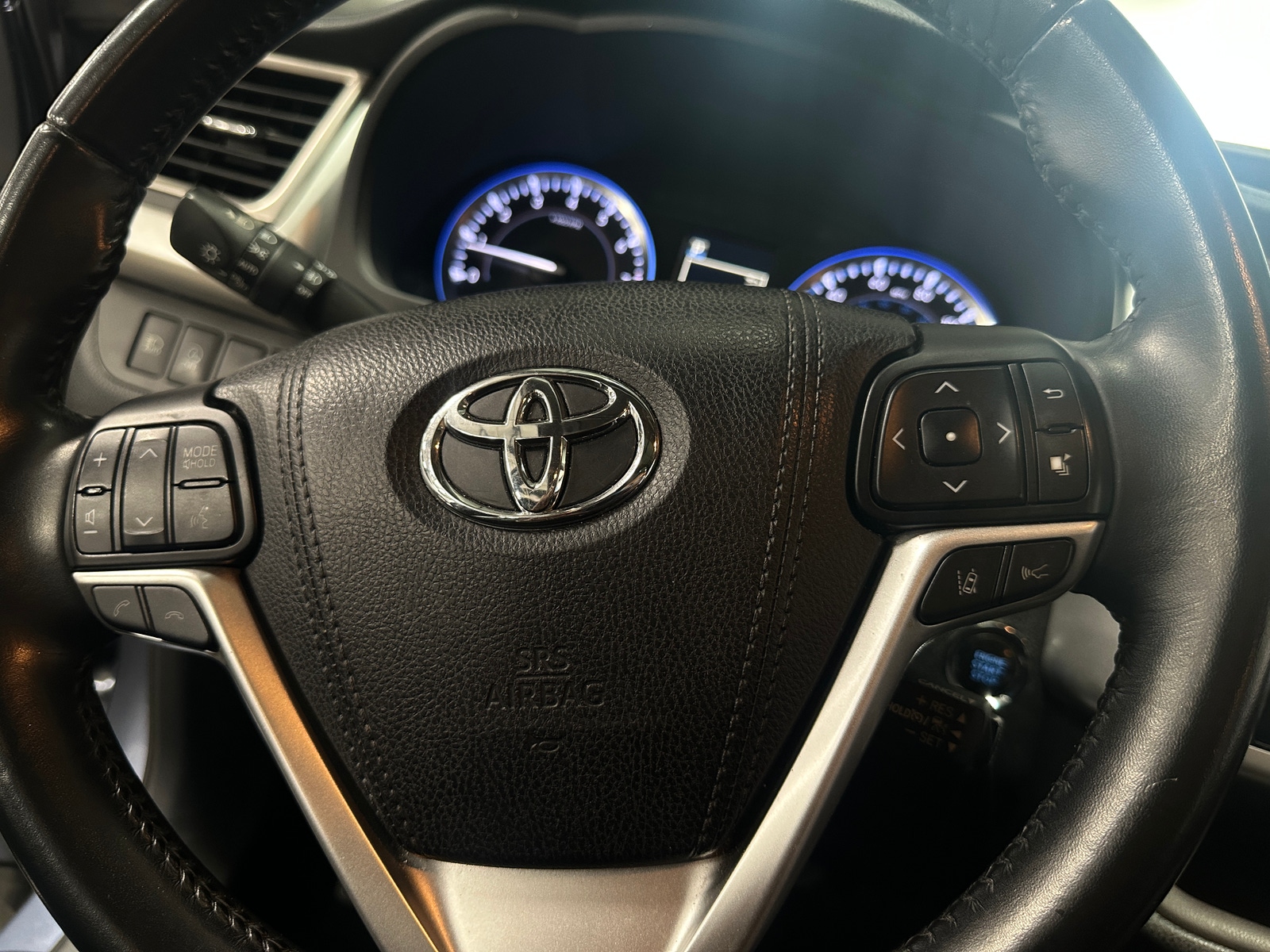 Thumbnail: 2017 Toyota Highlander - 4